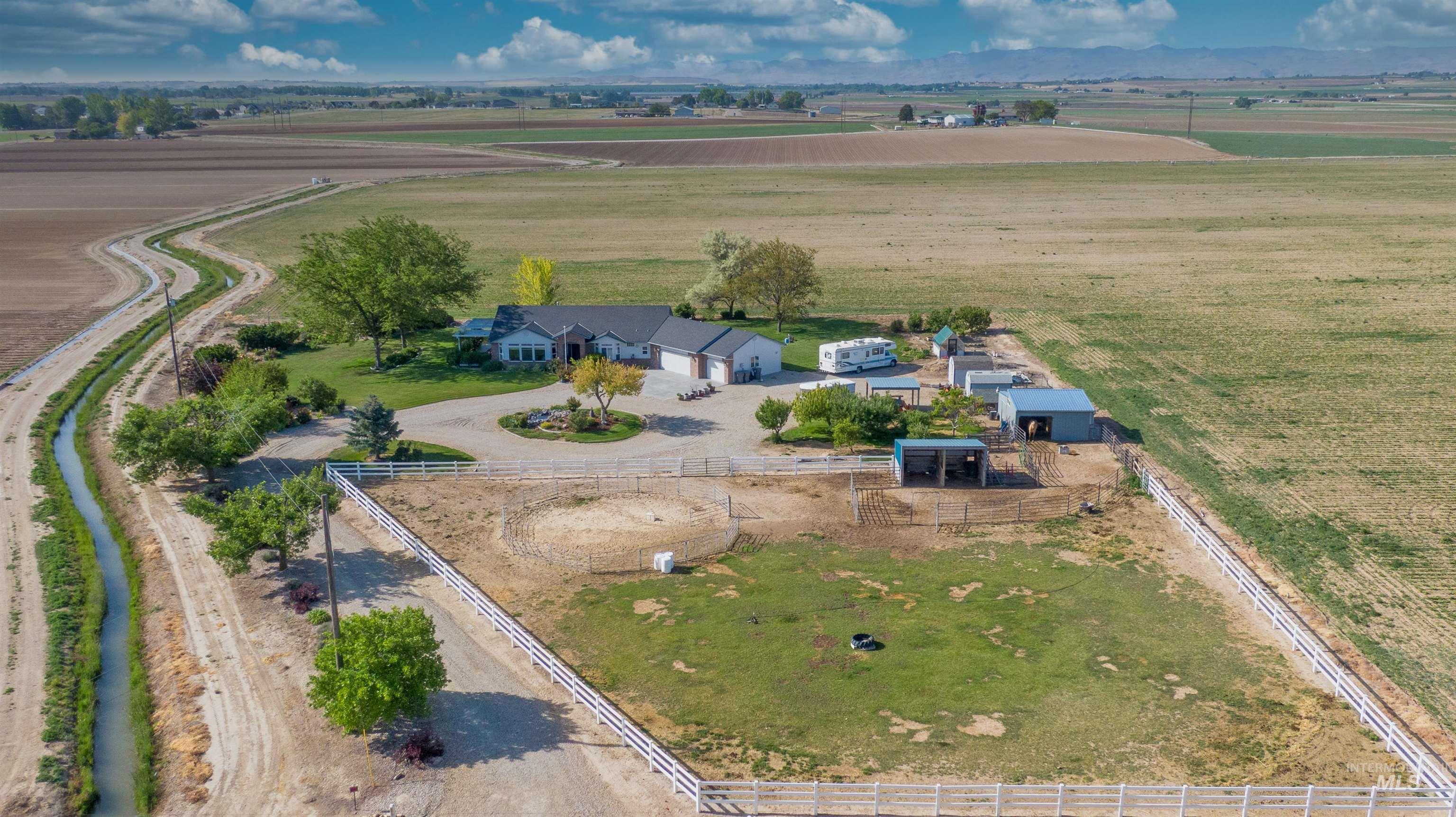 17271 Lonkey Ln, Caldwell, Idaho 83607, 3 Bedrooms, 2 Bathrooms, Residential For Sale, Price $940,000, 98999111