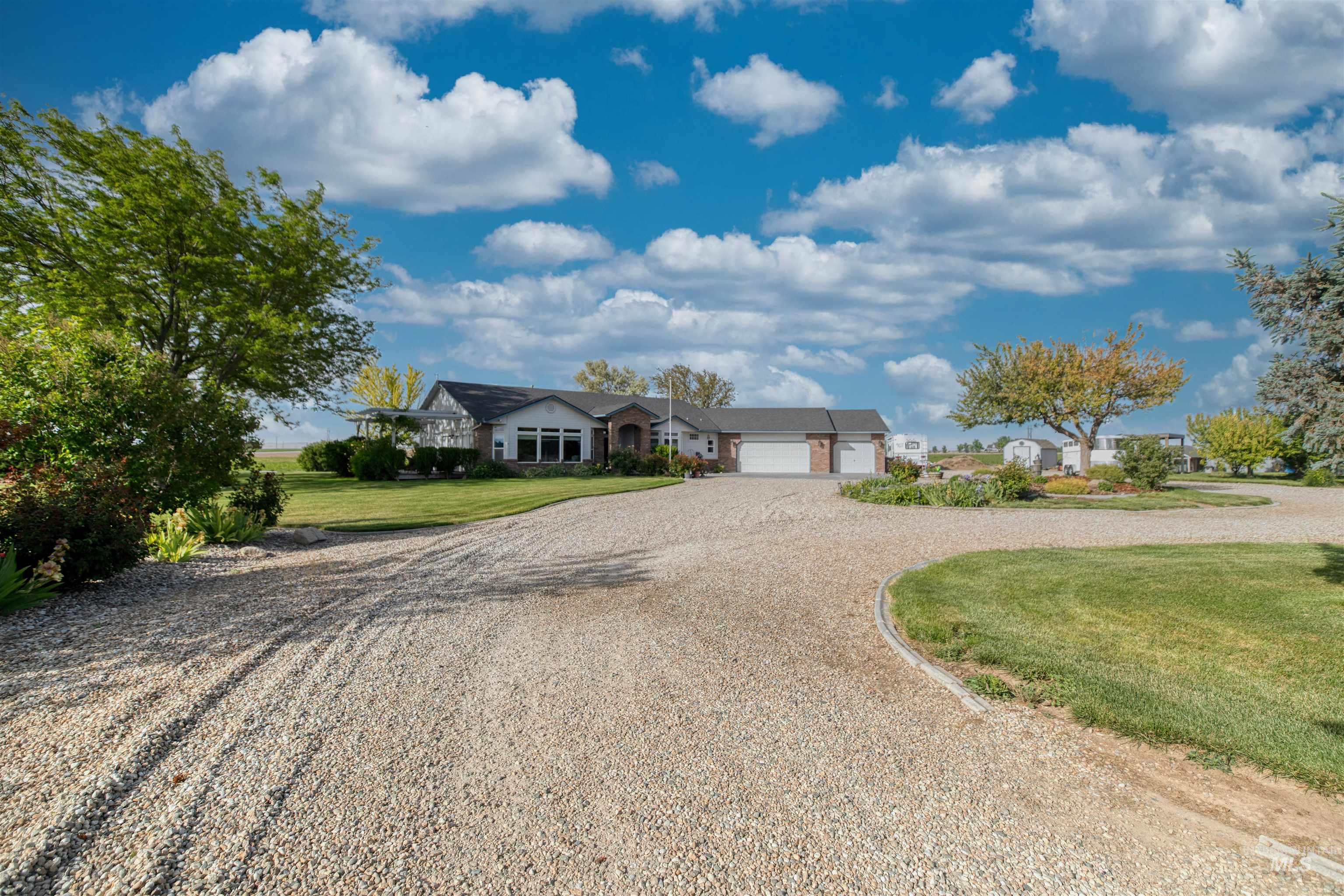 17271 Lonkey Ln, Caldwell, Idaho 83607, 3 Bedrooms, 2 Bathrooms, Residential For Sale, Price $940,000, 98999111