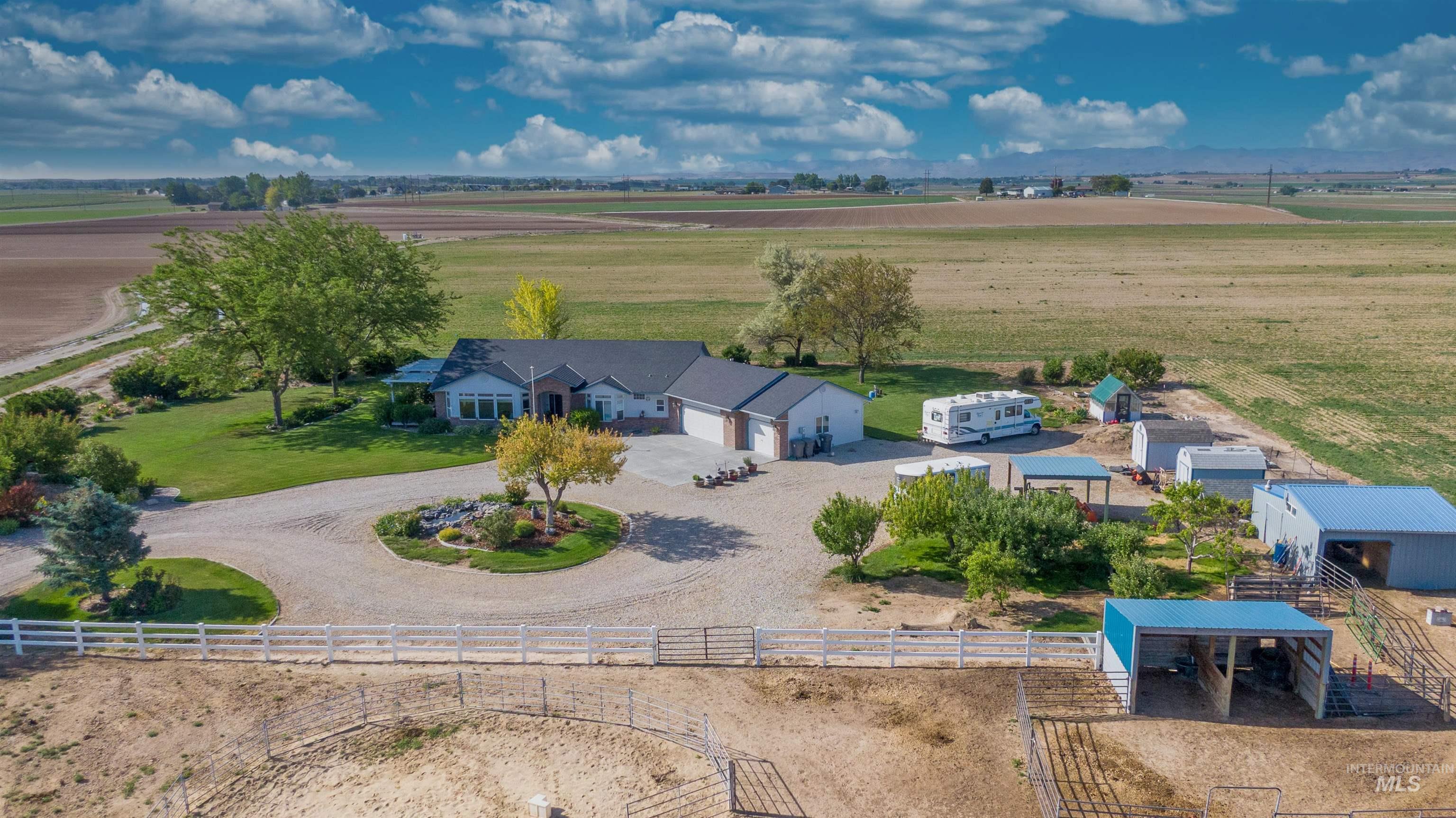 17271 Lonkey Ln, Caldwell, Idaho 83607, 3 Bedrooms, 2 Bathrooms, Residential For Sale, Price $940,000, 98999111