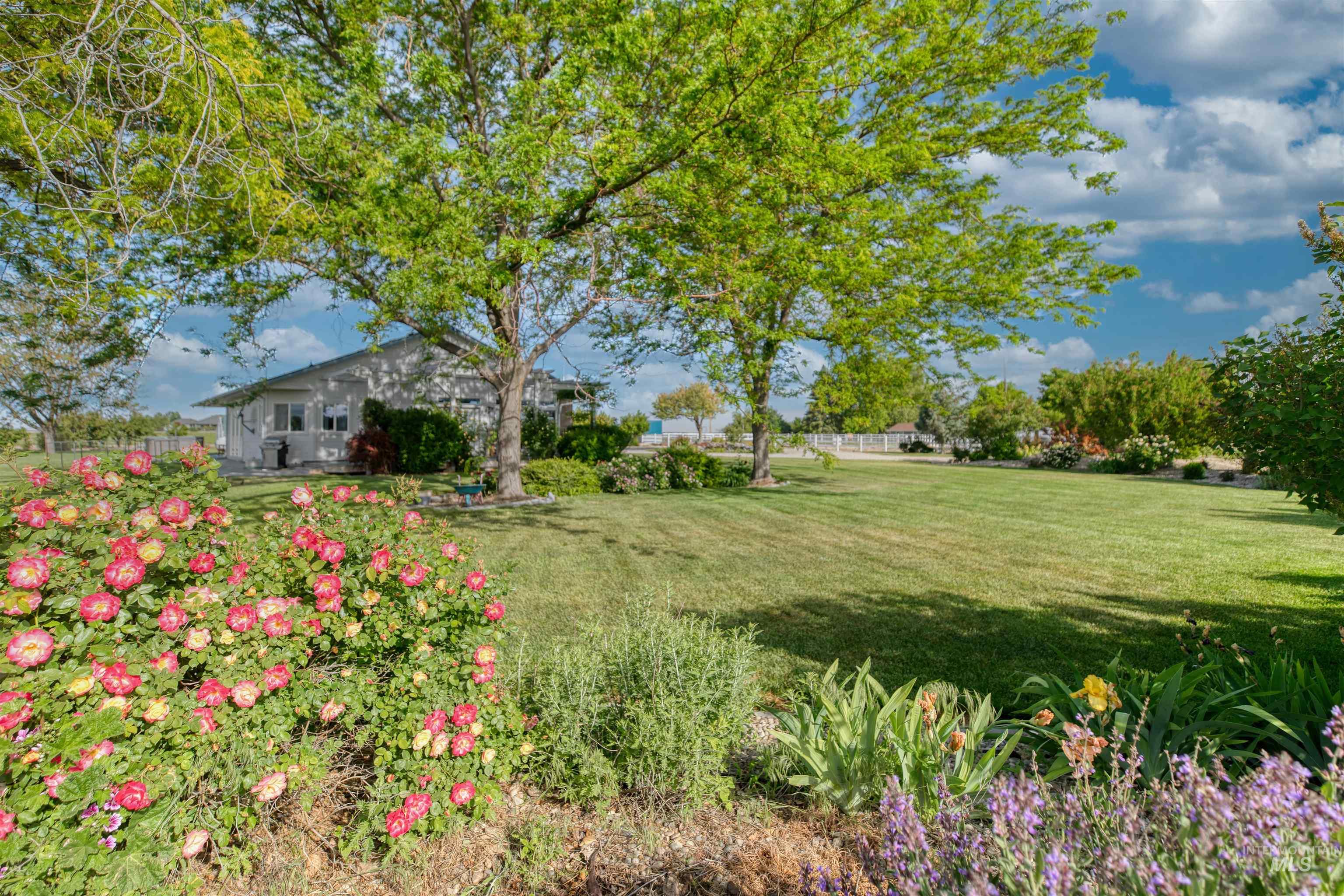 17271 Lonkey Ln, Caldwell, Idaho 83607, 3 Bedrooms, 2 Bathrooms, Residential For Sale, Price $940,000, 98999111