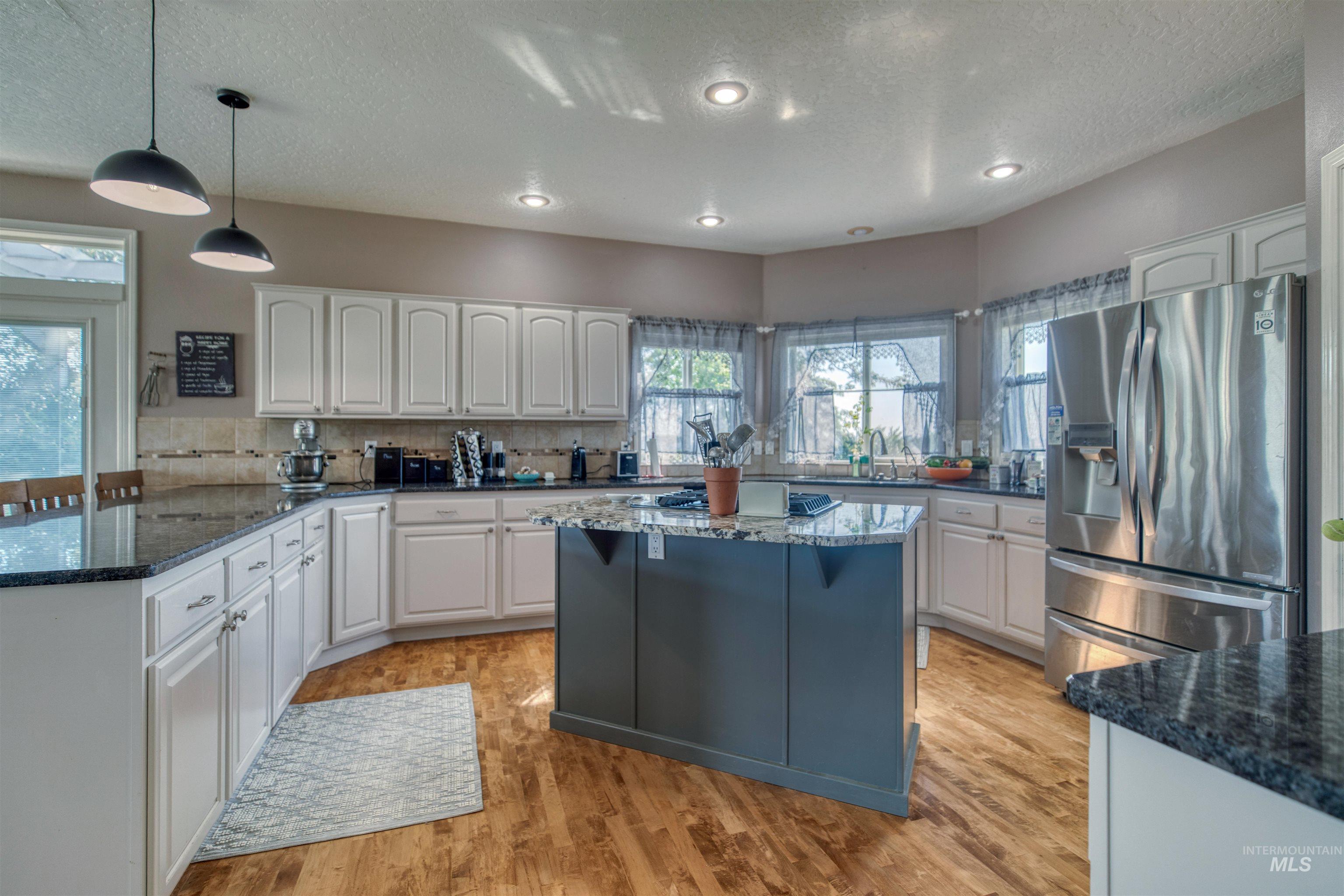 17271 Lonkey Ln, Caldwell, Idaho 83607, 3 Bedrooms, 2 Bathrooms, Residential For Sale, Price $940,000, 98999111