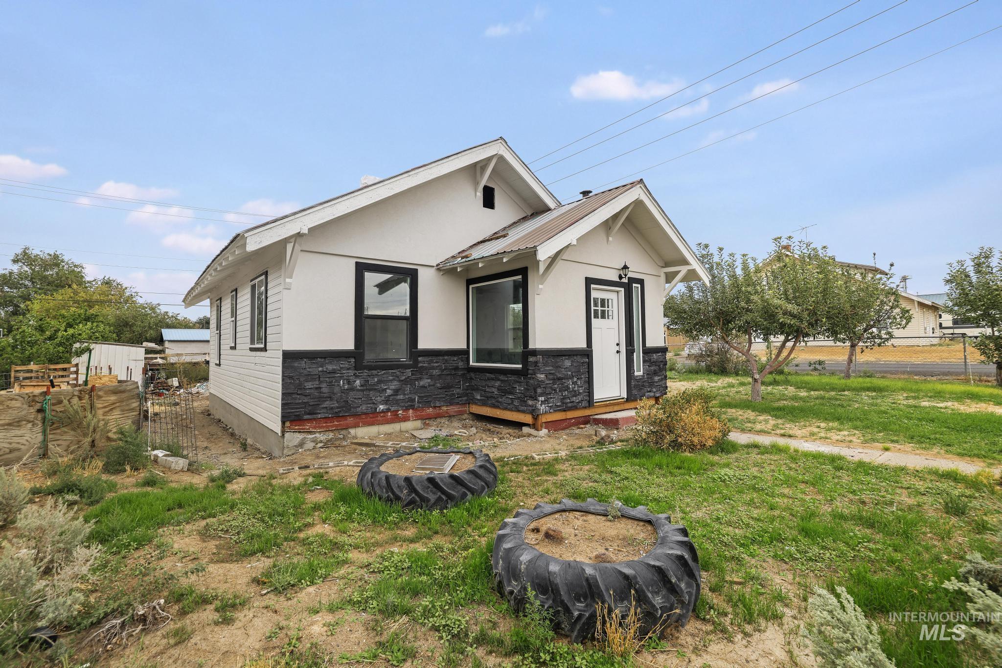228 8Th Ave S, Buhl, Idaho 83316, 2 Bedrooms, 1 Bathroom, Residential For Sale, Price $250,000,MLS 98999114