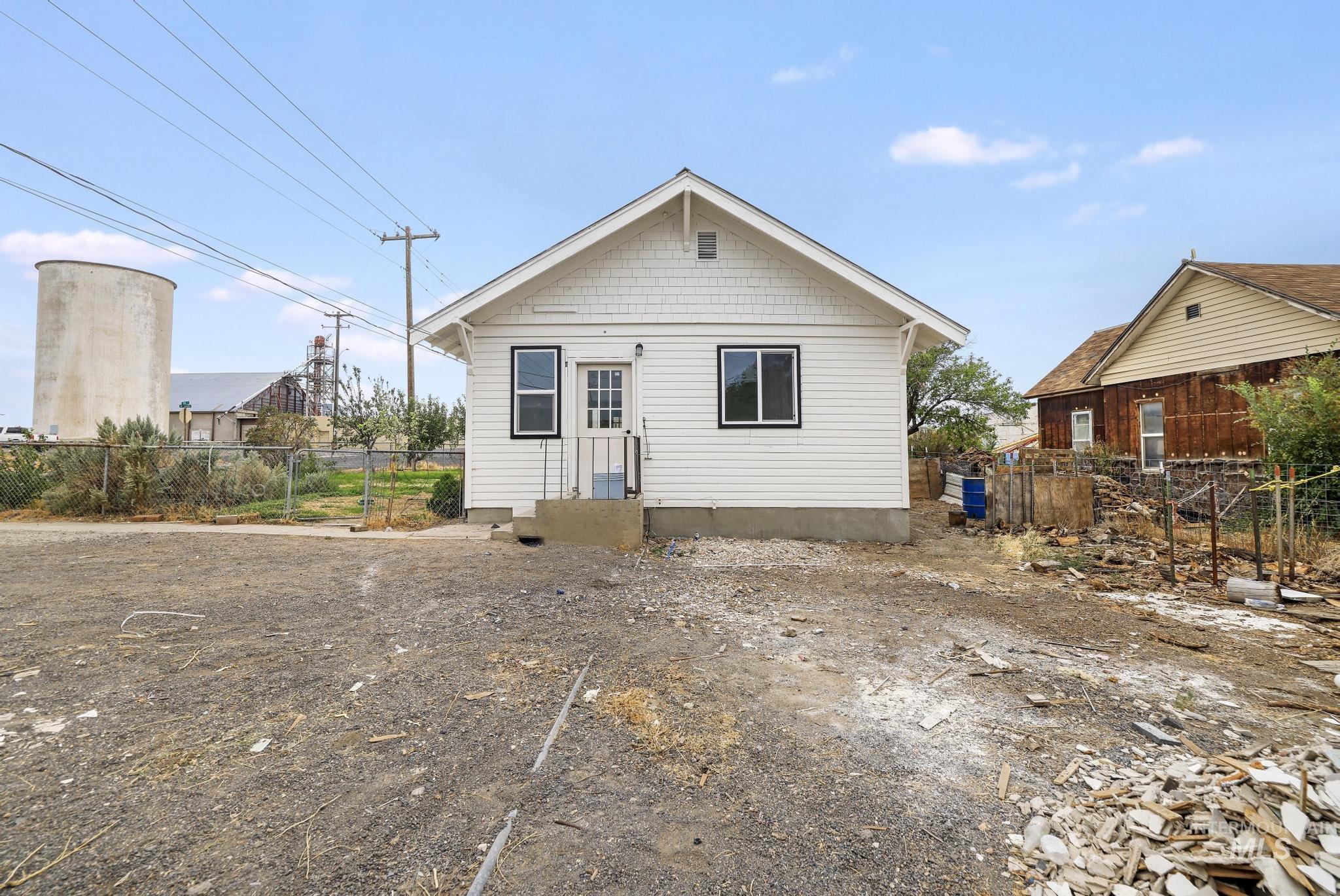228 8Th Ave S, Buhl, Idaho 83316, 2 Bedrooms, 1 Bathroom, Residential For Sale, Price $250,000,MLS 98999114