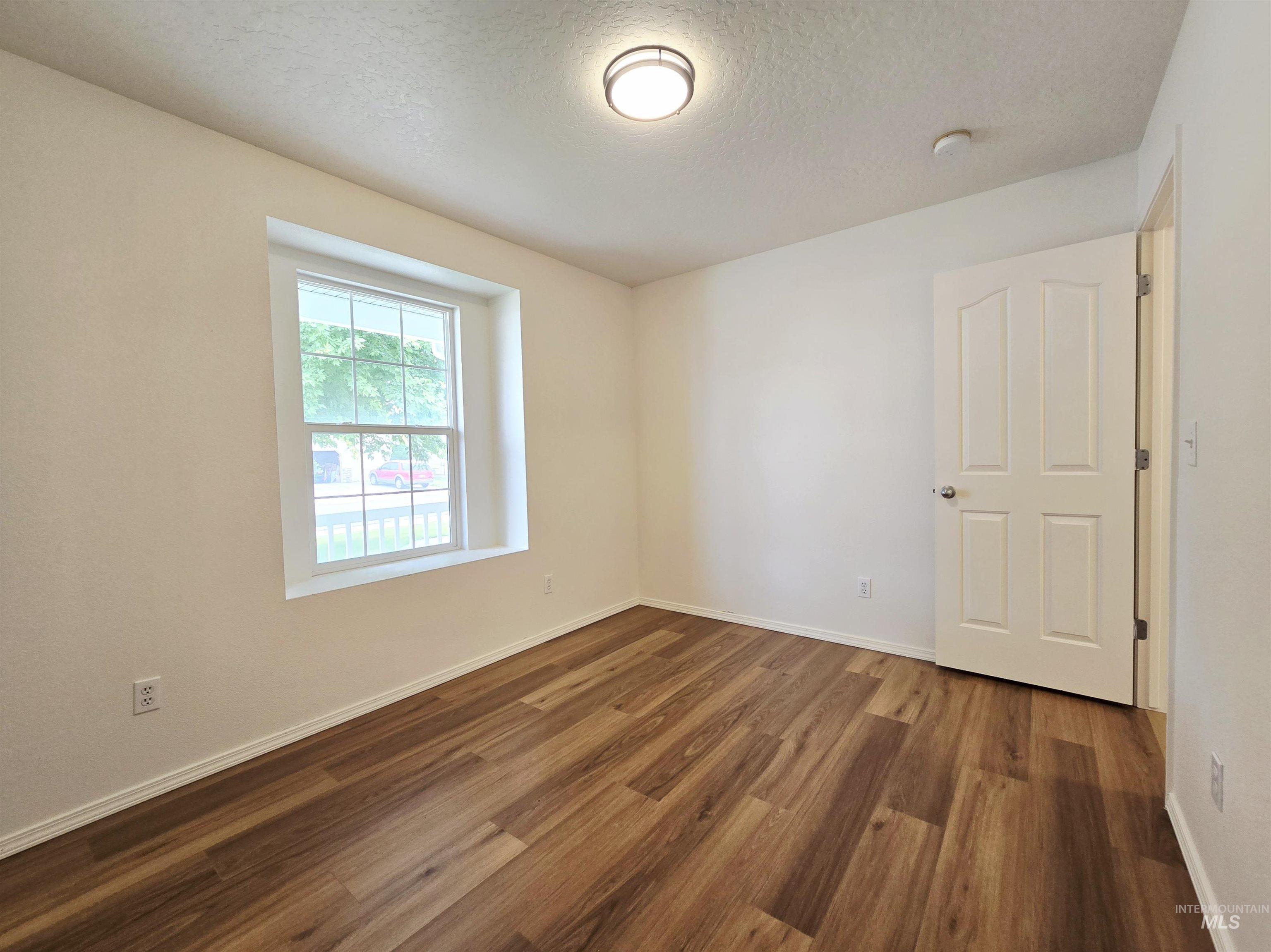 2111 N SPARROWHAWK, Kuna, Idaho 83634, 3 Bedrooms, 2 Bathrooms, Residential For Sale, Price $395,000,MLS 98999116