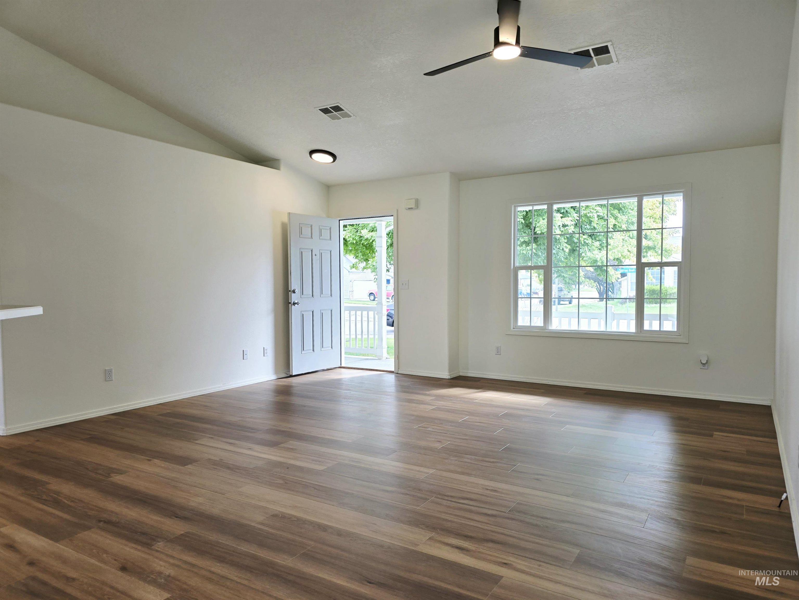 2111 N SPARROWHAWK, Kuna, Idaho 83634, 3 Bedrooms, 2 Bathrooms, Residential For Sale, Price $395,000,MLS 98999116