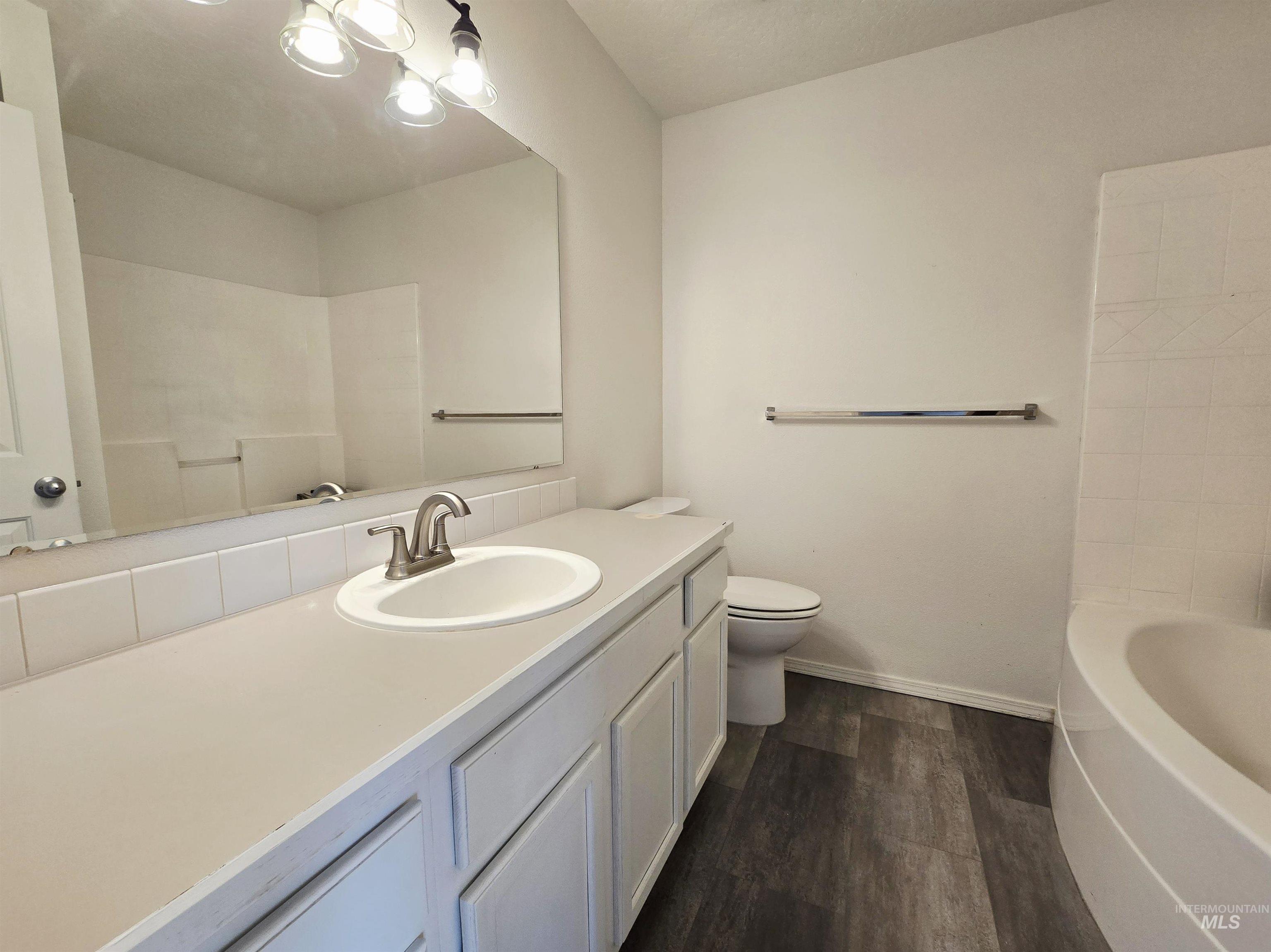 2111 N SPARROWHAWK, Kuna, Idaho 83634, 3 Bedrooms, 2 Bathrooms, Residential For Sale, Price $395,000,MLS 98999116