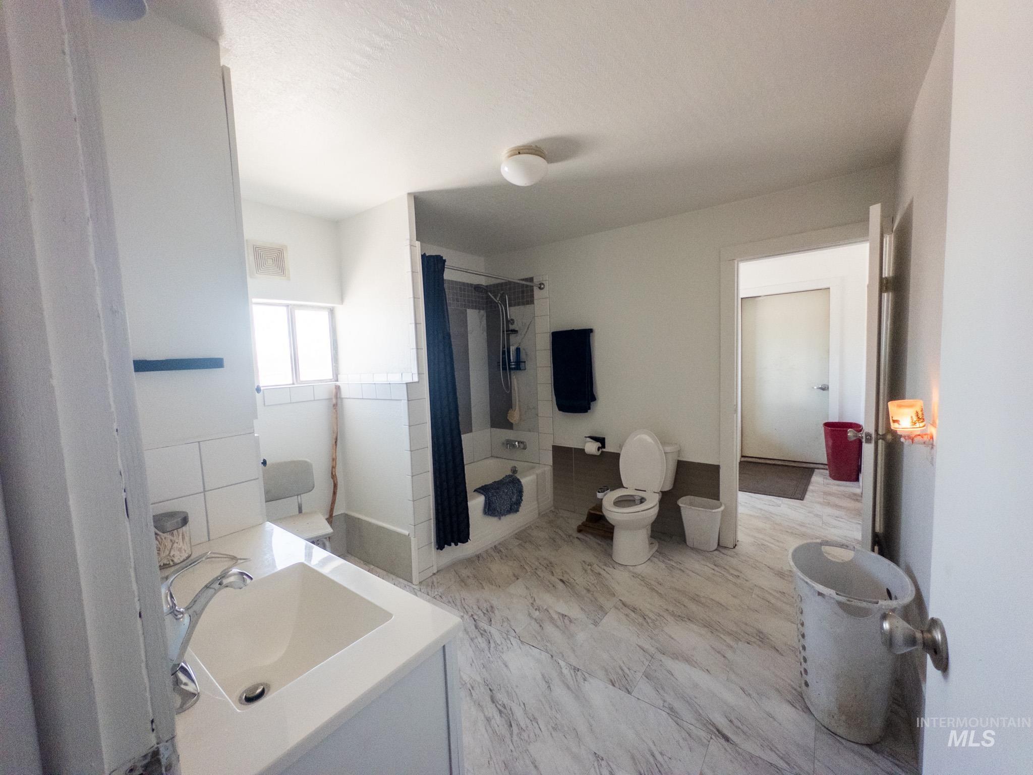 140 S Railroad St, Cambridge, Idaho 83610, 6 Bedrooms, 2 Bathrooms, Residential For Sale, Price $519,000, 98999118