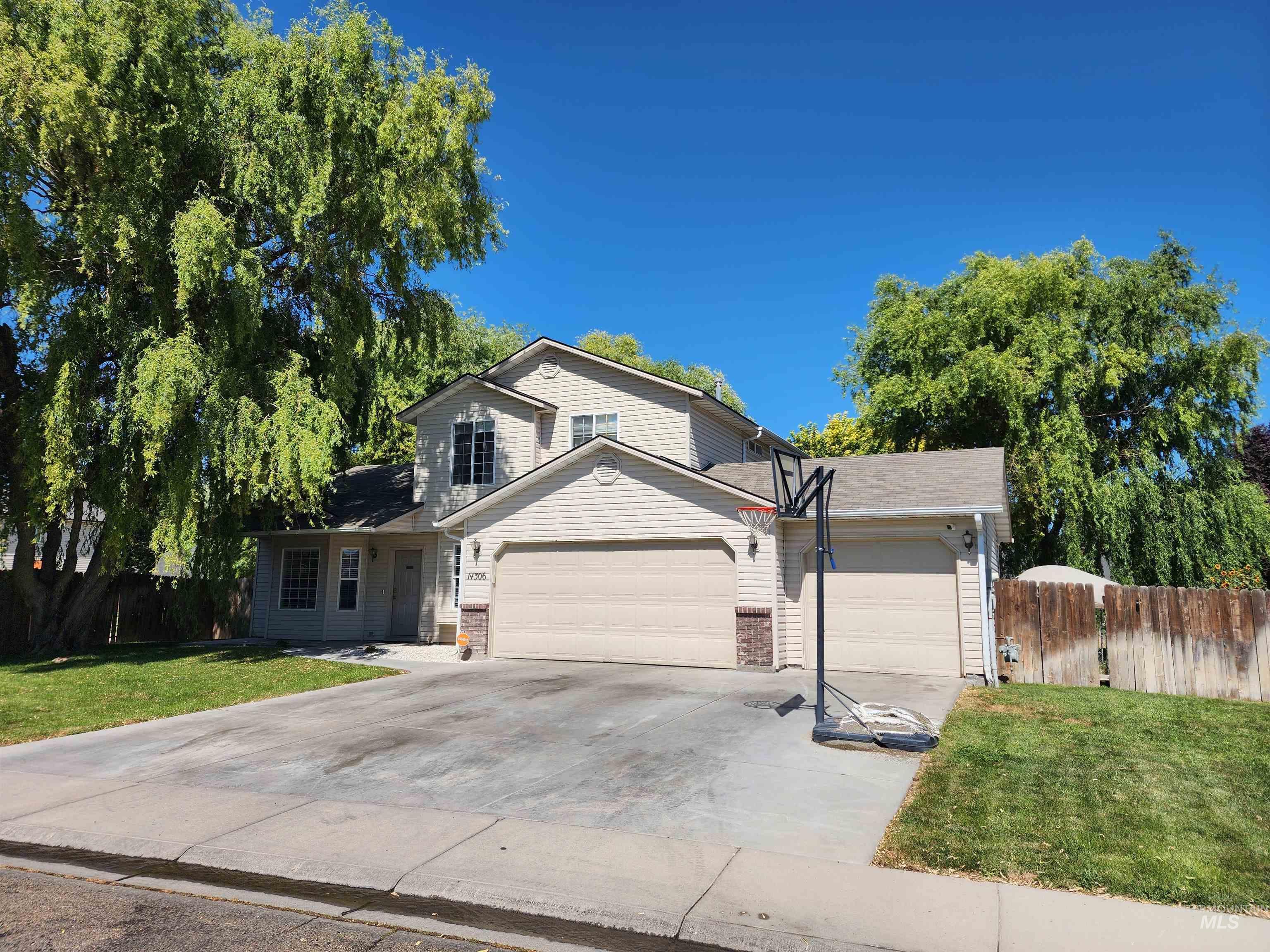 14306 Carolina St, Caldwell, Idaho 83607, 4 Bedrooms, 2.5 Bathrooms, Residential For Sale, Price $389,000,MLS 98999122