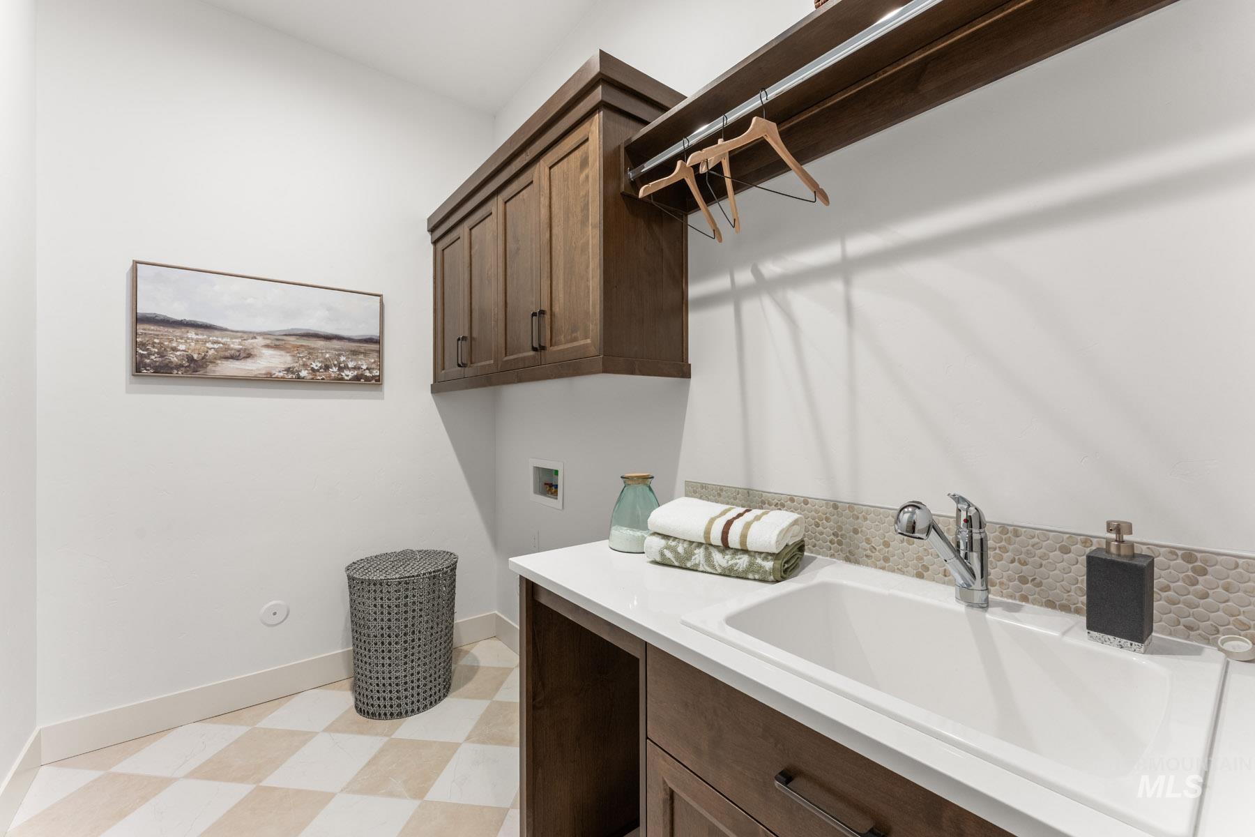 6954 Saddle Bred Way, Star, Idaho 83669, 3 Bedrooms, 3.5 Bathrooms, Residential For Sale, Price $1,026,028,MLS 98999132