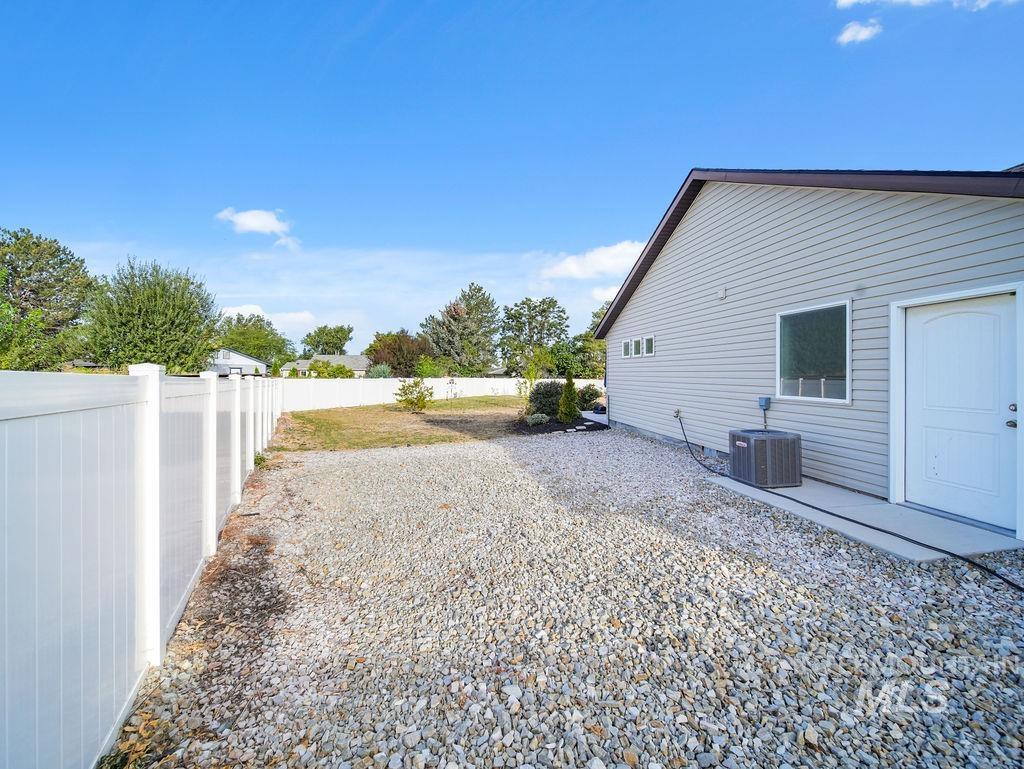 1486 Summer Springs, Buhl, Idaho 83316, 3 Bedrooms, 2 Bathrooms, Residential For Sale, Price $348,000, 98999137