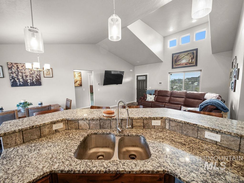 1486 Summer Springs, Buhl, Idaho 83316, 3 Bedrooms, 2 Bathrooms, Residential For Sale, Price $348,000, 98999137