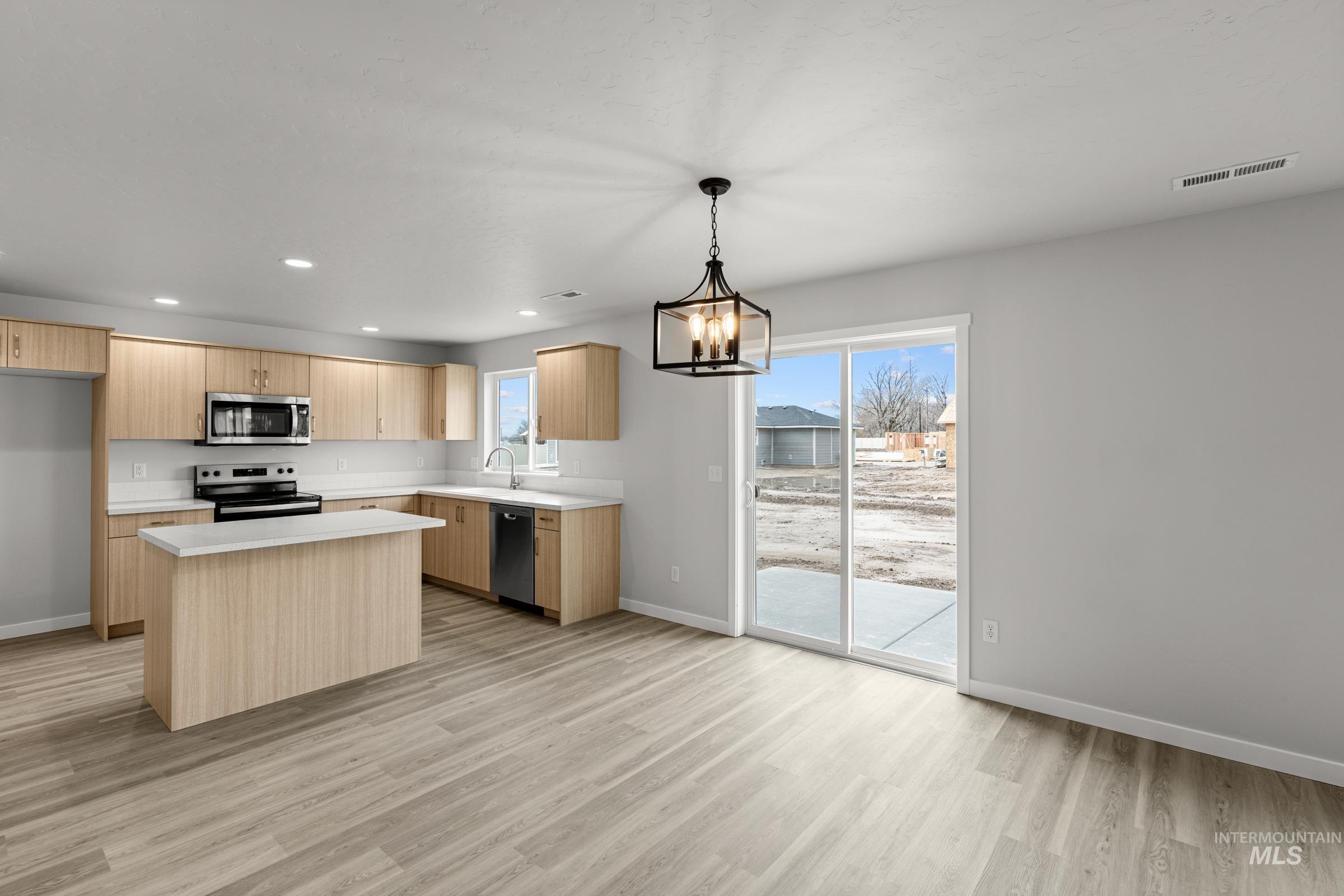 2211 N 8th E St, Mountain Home, Idaho 83647, 4 Bedrooms, 2.5 Bathrooms, Residential For Sale, Price $429,990,MLS 98999138