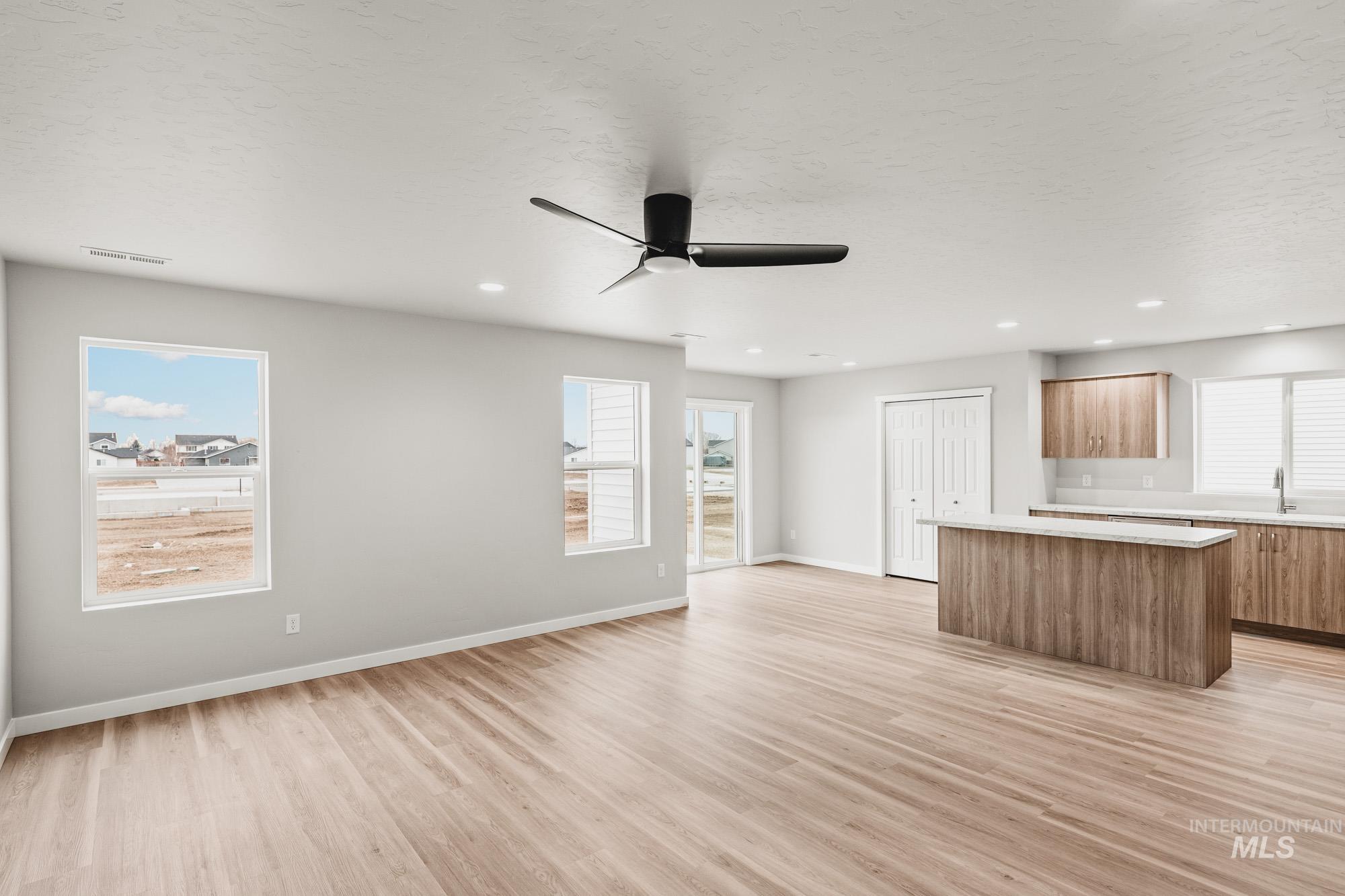 1727 Gyrfalcon St, Middleton, Idaho 83644, 5 Bedrooms, 3 Bathrooms, Residential For Sale, Price $519,990,MLS 98999167