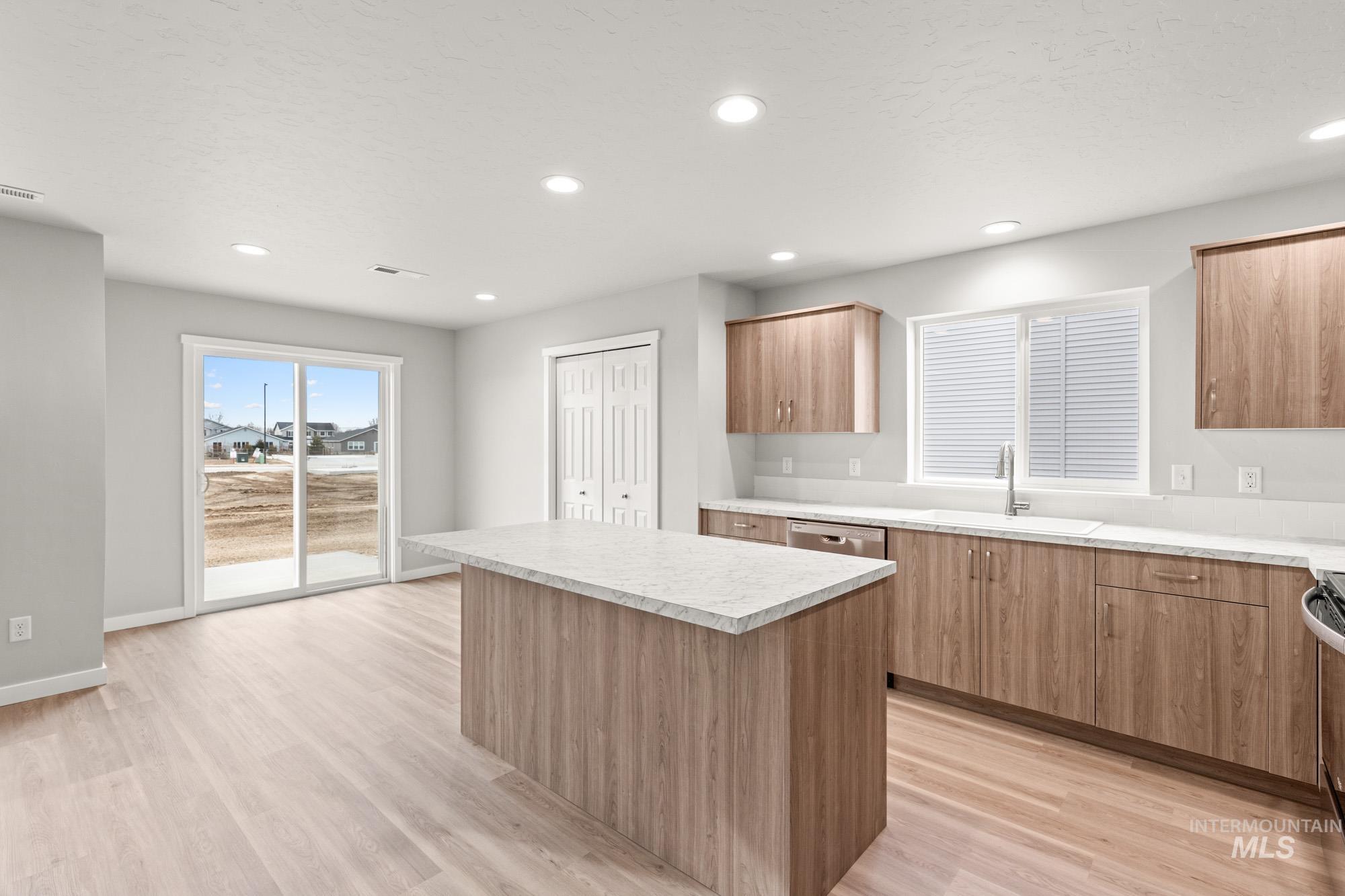1727 Gyrfalcon St, Middleton, Idaho 83644, 5 Bedrooms, 3 Bathrooms, Residential For Sale, Price $519,990,MLS 98999167