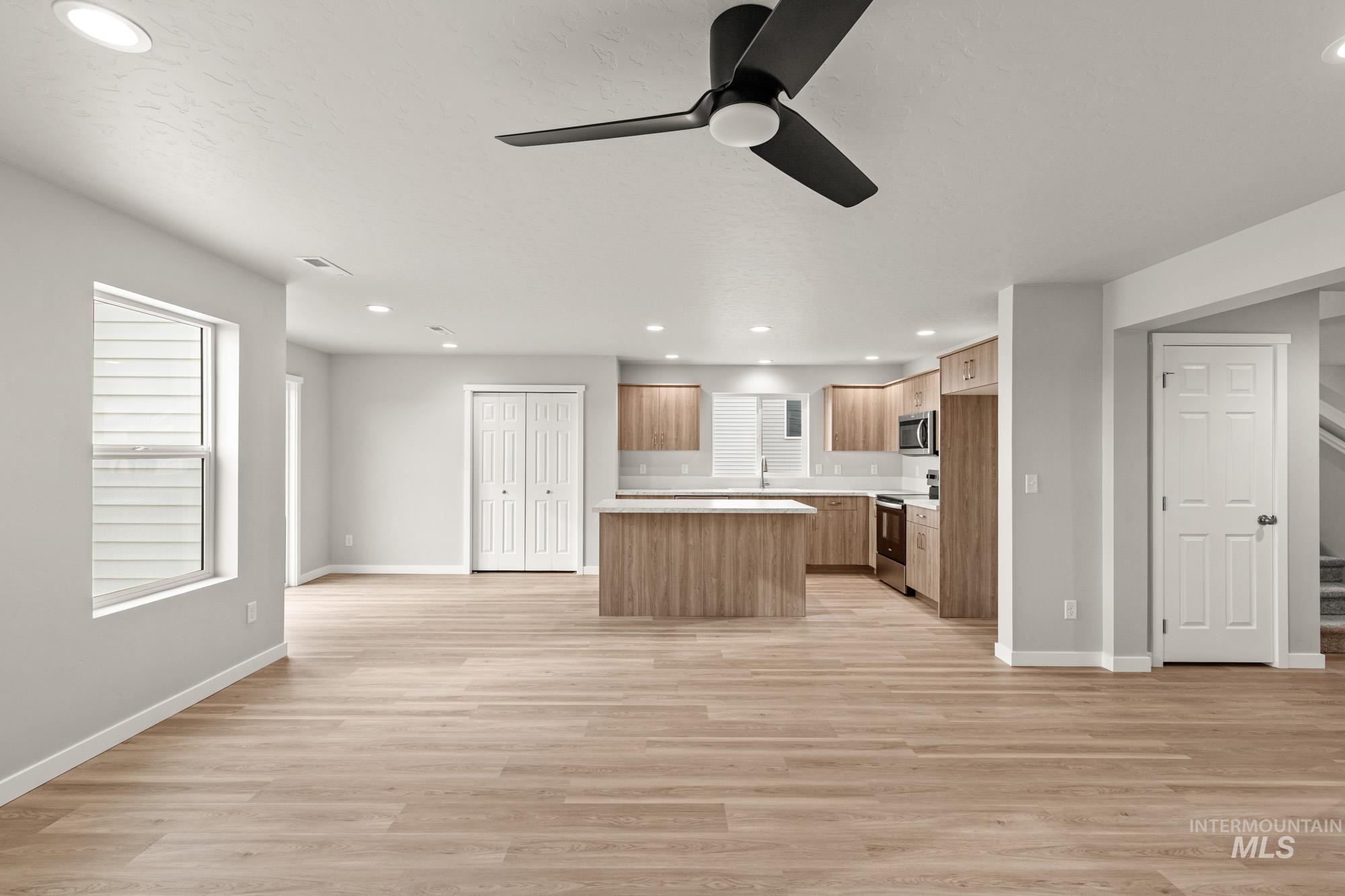 1727 Gyrfalcon St, Middleton, Idaho 83644, 5 Bedrooms, 3 Bathrooms, Residential For Sale, Price $519,990,MLS 98999167