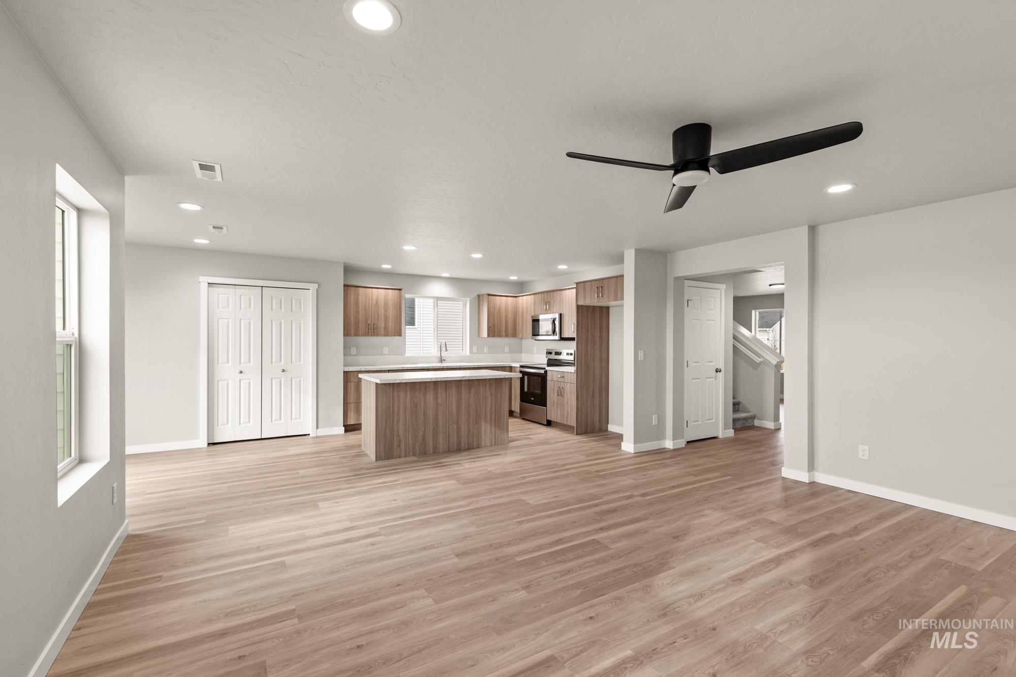 1727 Gyrfalcon St, Middleton, Idaho 83644, 5 Bedrooms, 3 Bathrooms, Residential For Sale, Price $519,990,MLS 98999167