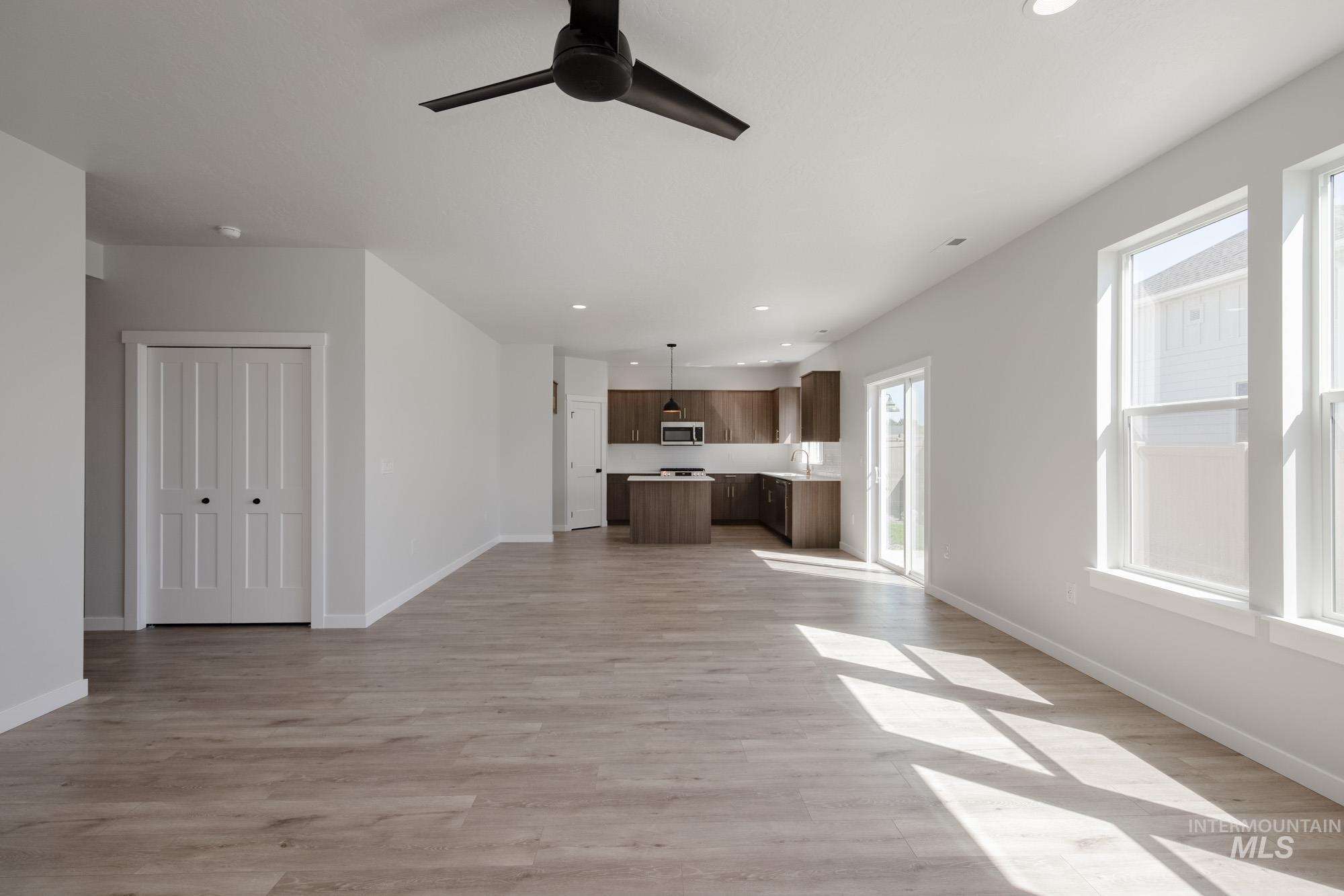 6867 S Lumberton Way, Meridian, Idaho 83642, 4 Bedrooms, 2 Bathrooms, Residential For Sale, Price $459,990,MLS 98999170