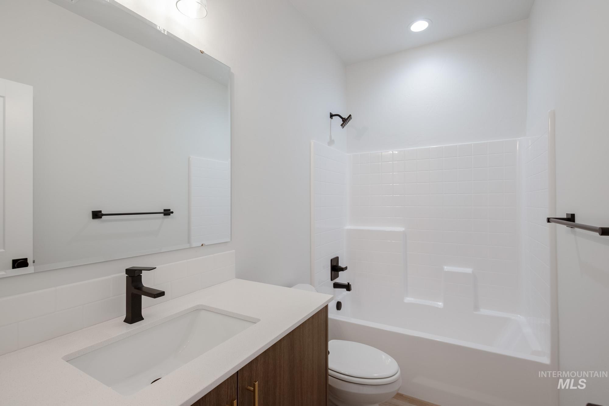 6867 S Lumberton Way, Meridian, Idaho 83642, 4 Bedrooms, 2 Bathrooms, Residential For Sale, Price $459,990,MLS 98999170