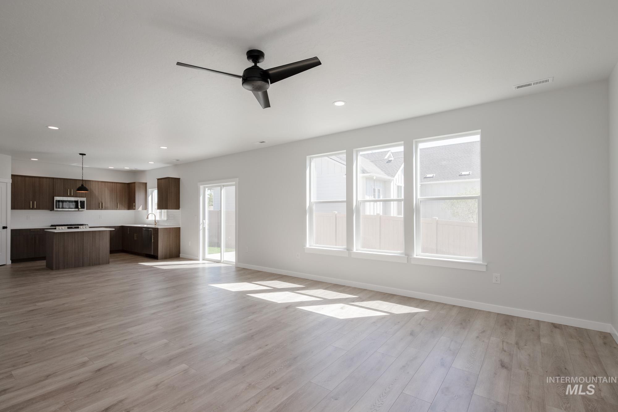6867 S Lumberton Way, Meridian, Idaho 83642, 4 Bedrooms, 2 Bathrooms, Residential For Sale, Price $459,990,MLS 98999170