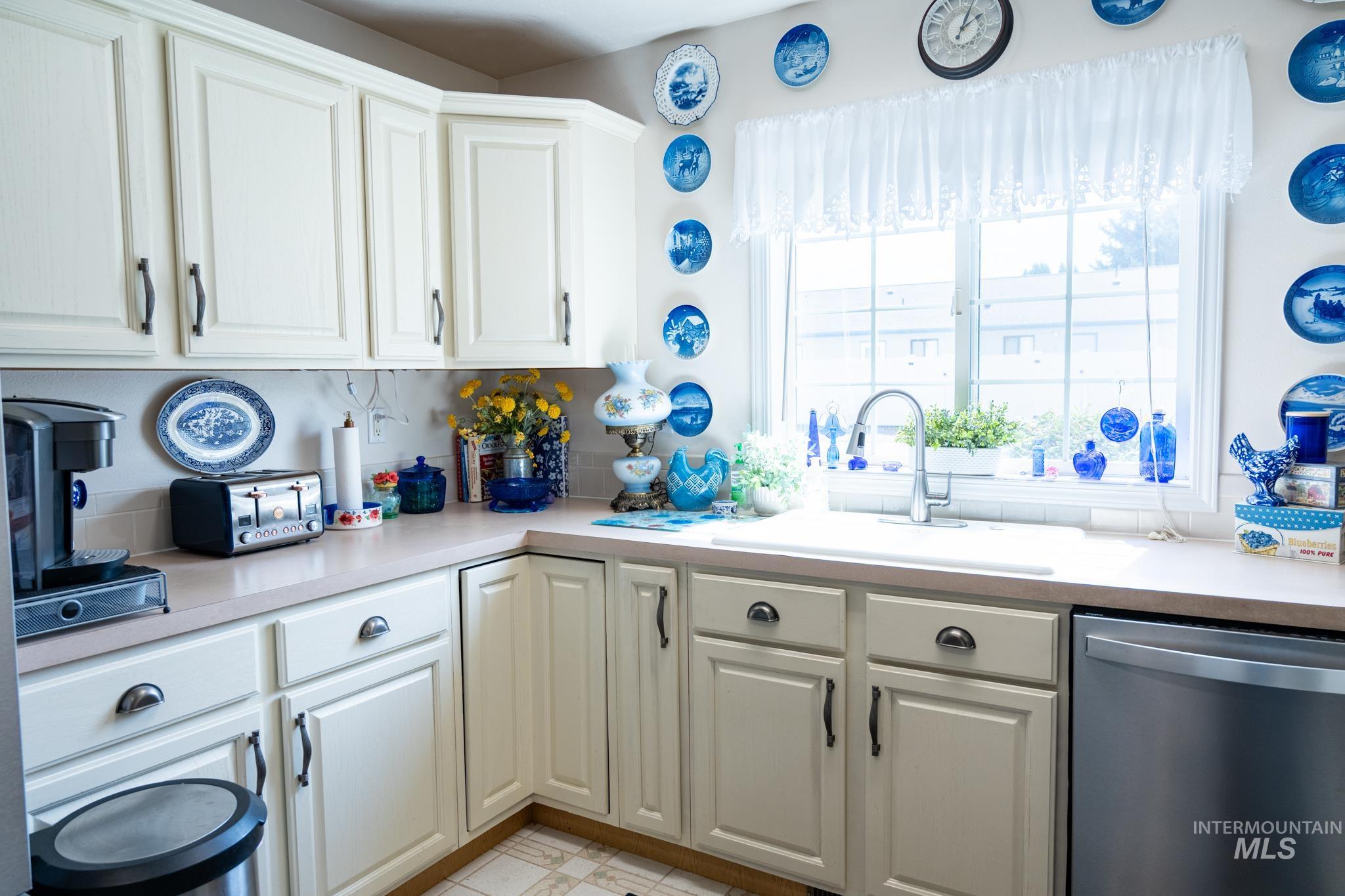 1861 Arcata Way, Ontario, Oregon 97914, 2 Bedrooms, 2 Bathrooms, Residential For Sale, Price $279,000, 98999172