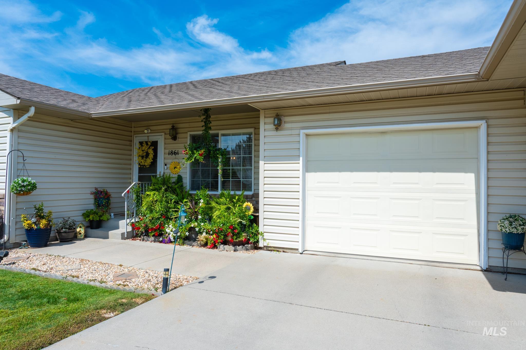 1861 Arcata Way, Ontario, Oregon 97914, 2 Bedrooms, 2 Bathrooms, Residential For Sale, Price $279,000, 98999172