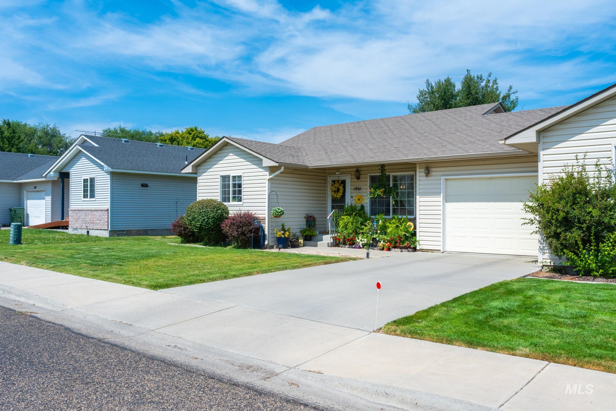 1861 Arcata Way, Ontario, Oregon 97914, 2 Bedrooms, 2 Bathrooms, Residential For Sale, Price $279,000, 98999172