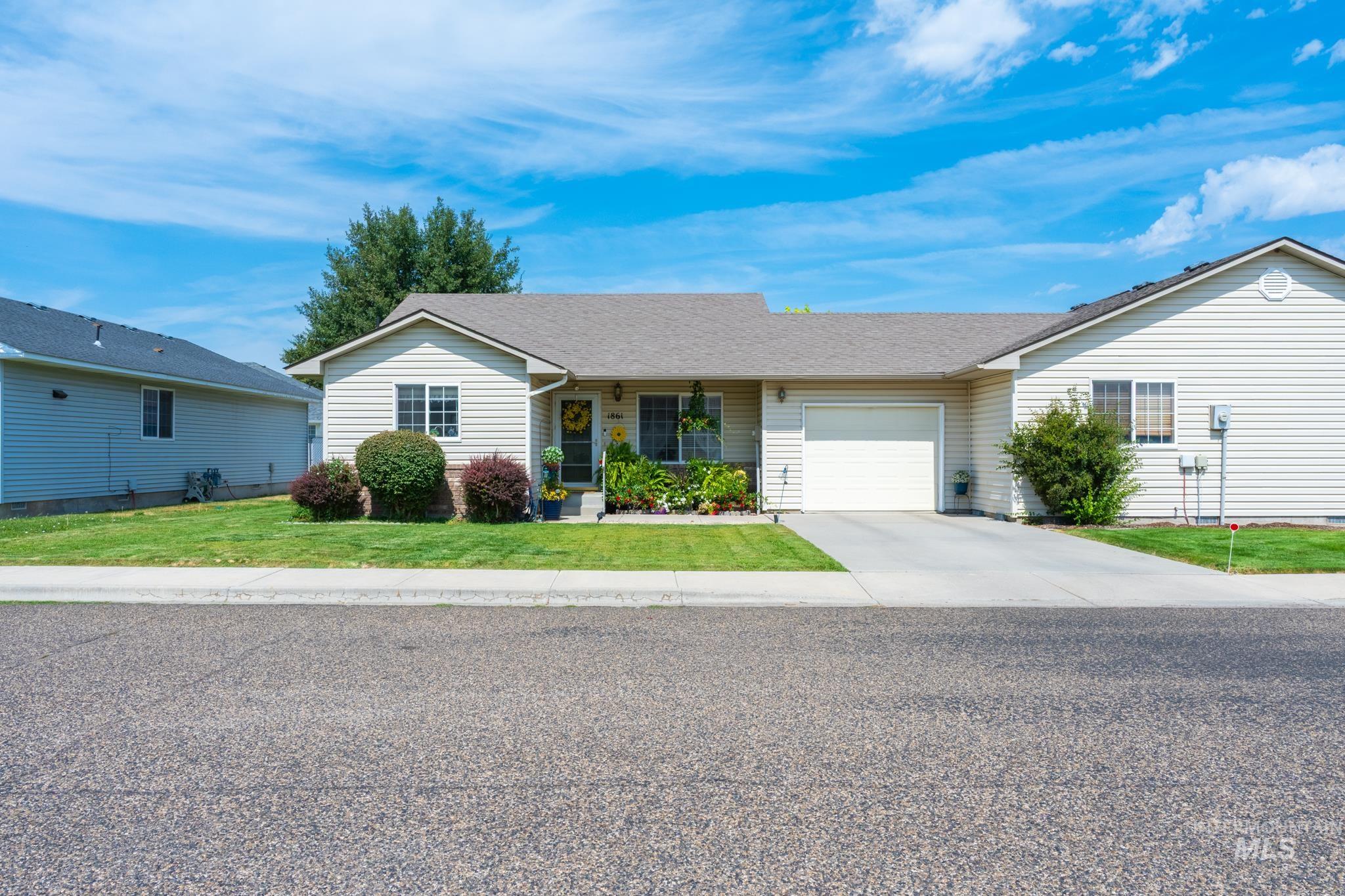 1861 Arcata Way, Ontario, Oregon 97914, 2 Bedrooms, 2 Bathrooms, Residential For Sale, Price $279,000, 98999172