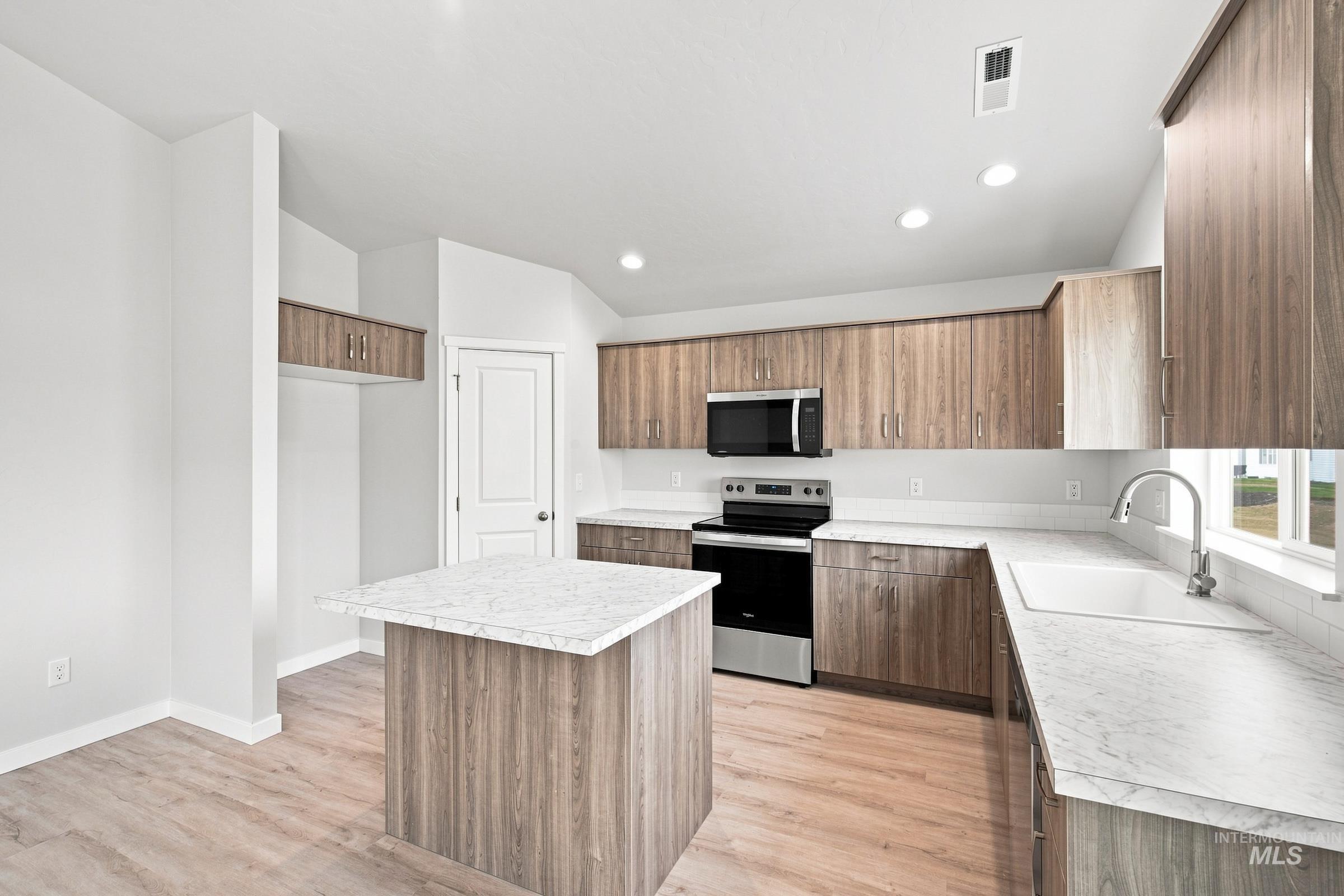 252 N Tideberry Ave, Kuna, Idaho 83634, 4 Bedrooms, 2 Bathrooms, Residential For Sale, Price $454,990,MLS 98999174