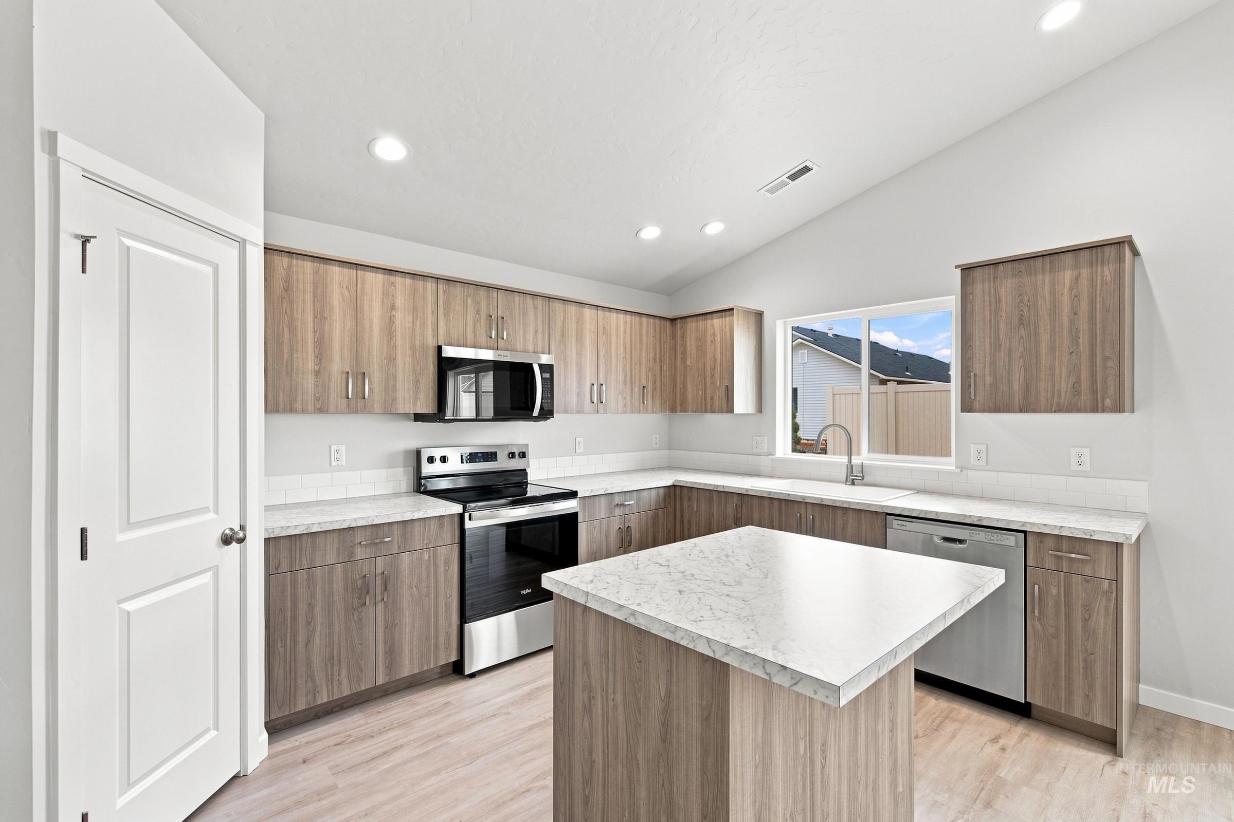 252 N Tideberry Ave, Kuna, Idaho 83634, 4 Bedrooms, 2 Bathrooms, Residential For Sale, Price $454,990,MLS 98999174