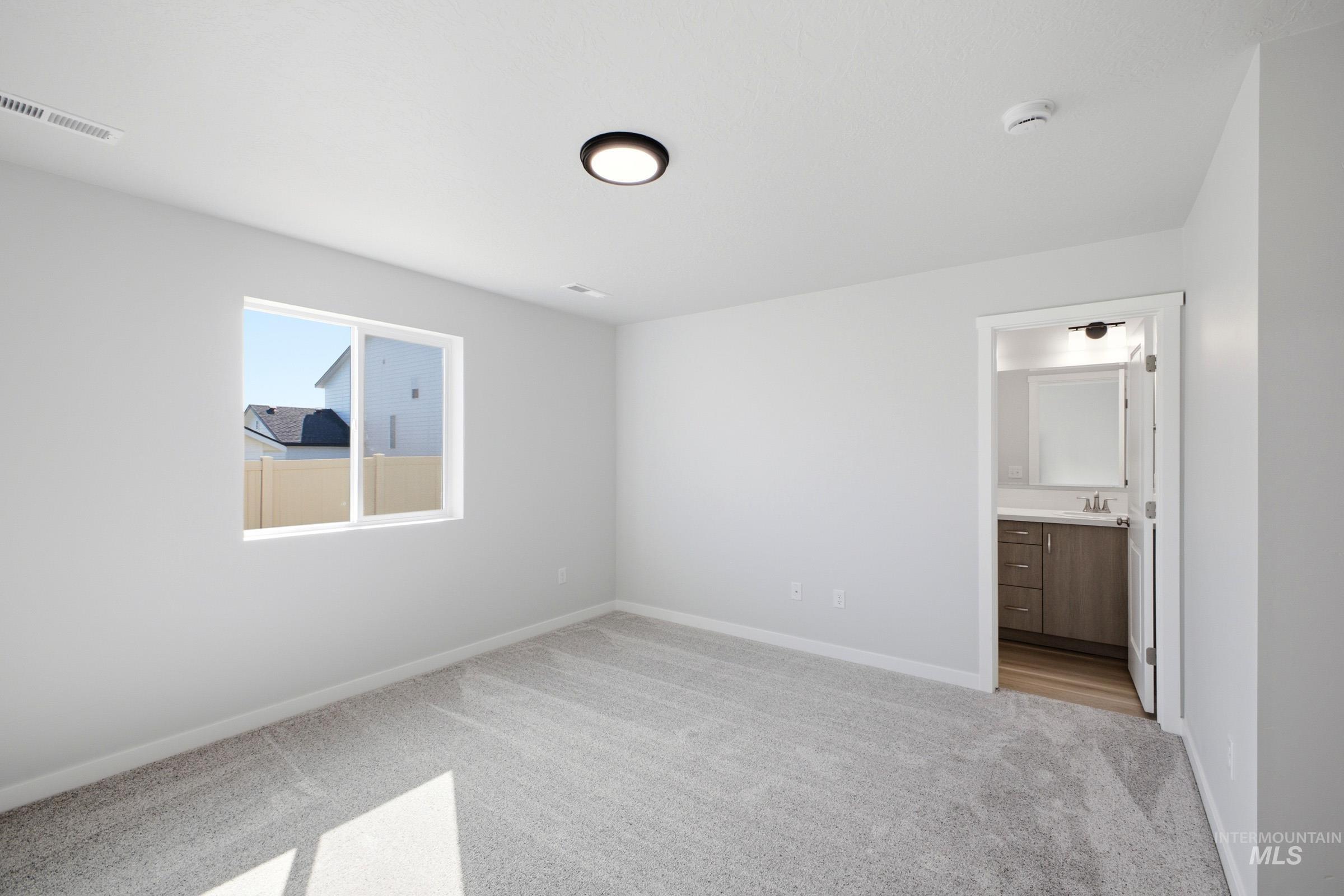 172 N Tideberry Ave, Kuna, Idaho 83634, 3 Bedrooms, 2 Bathrooms, Residential For Sale, Price $409,990,MLS 98999176