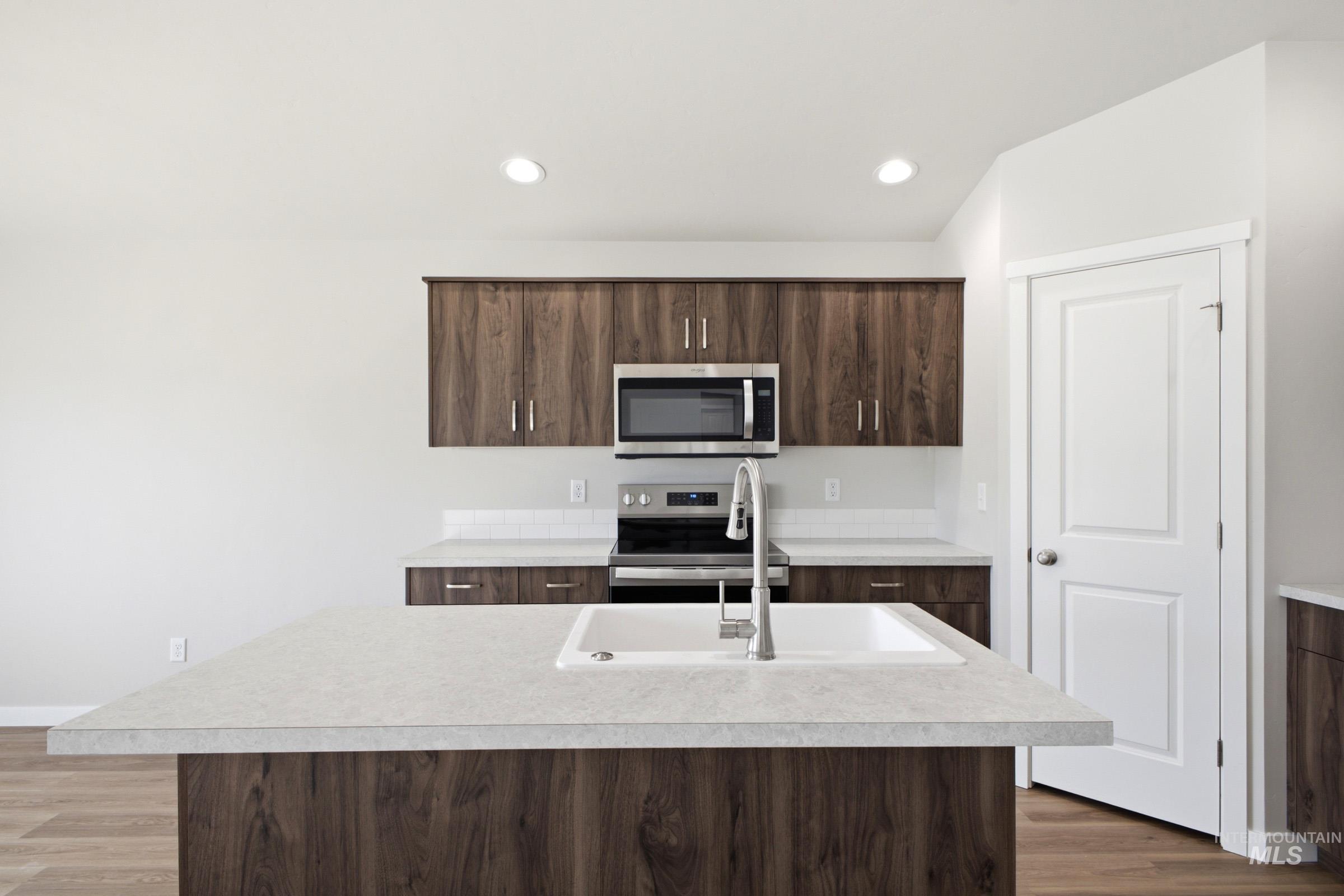 190 N Tideberry Ave, Kuna, Idaho 83634, 3 Bedrooms, 2 Bathrooms, Residential For Sale, Price $424,990,MLS 98999179