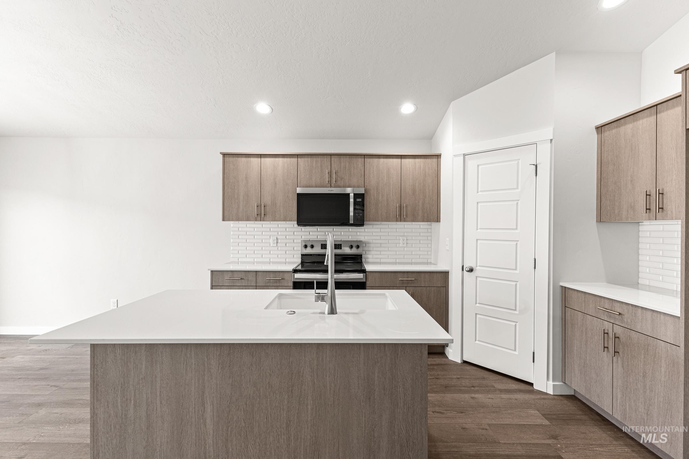 190 N Tideberry Ave, Kuna, Idaho 83634, 3 Bedrooms, 2 Bathrooms, Residential For Sale, Price $424,990, 98999179