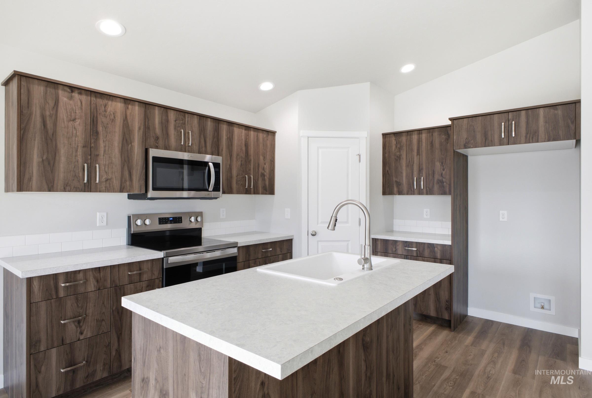 190 N Tideberry Ave, Kuna, Idaho 83634, 3 Bedrooms, 2 Bathrooms, Residential For Sale, Price $424,990,MLS 98999179