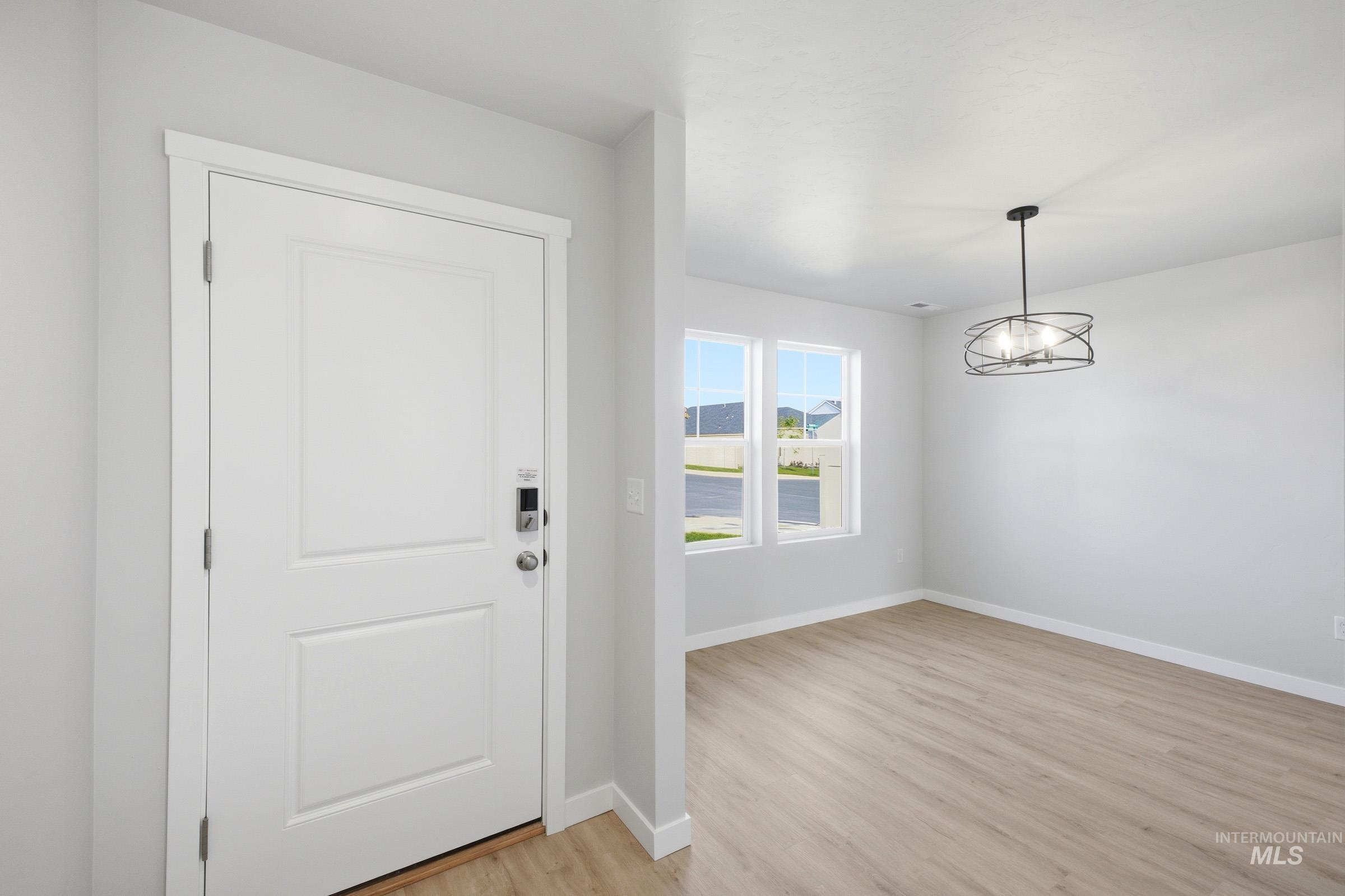 198 N Tideberry Ave, Kuna, Idaho 83634, 3 Bedrooms, 2 Bathrooms, Residential For Sale, Price $419,990,MLS 98999182
