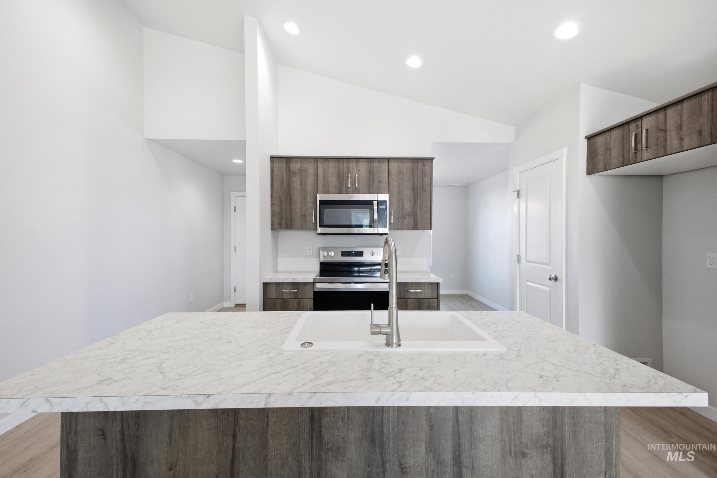 198 N Tideberry Ave, Kuna, Idaho 83634, 3 Bedrooms, 2 Bathrooms, Residential For Sale, Price $419,990,MLS 98999182