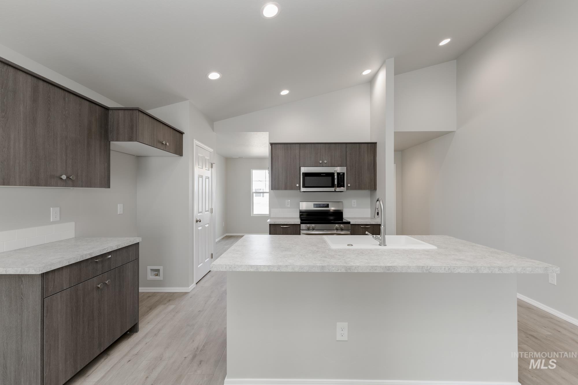 198 N Tideberry Ave, Kuna, Idaho 83634, 3 Bedrooms, 2 Bathrooms, Residential For Sale, Price $419,990, 98999182