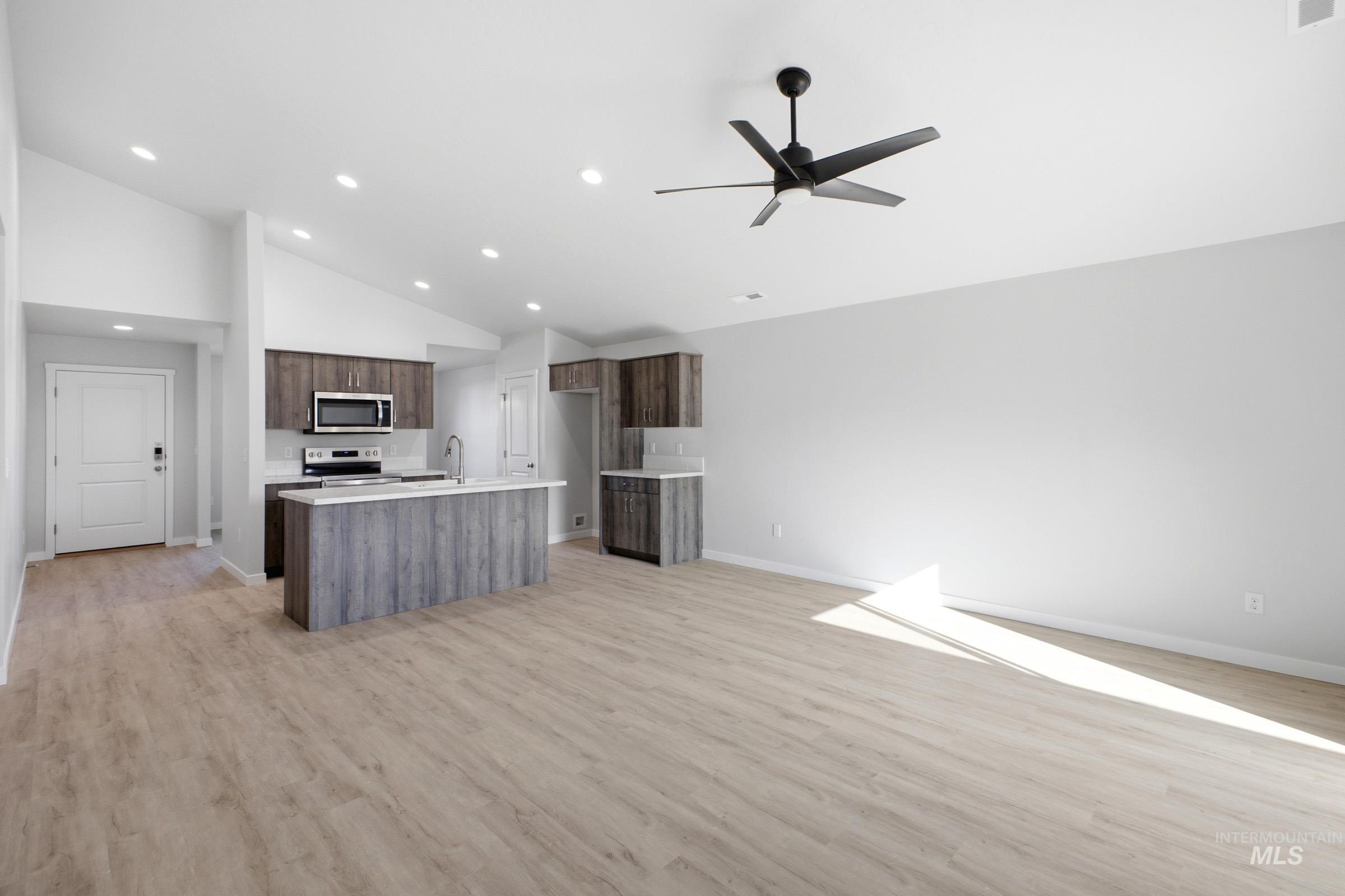 198 N Tideberry Ave, Kuna, Idaho 83634, 3 Bedrooms, 2 Bathrooms, Residential For Sale, Price $419,990,MLS 98999182