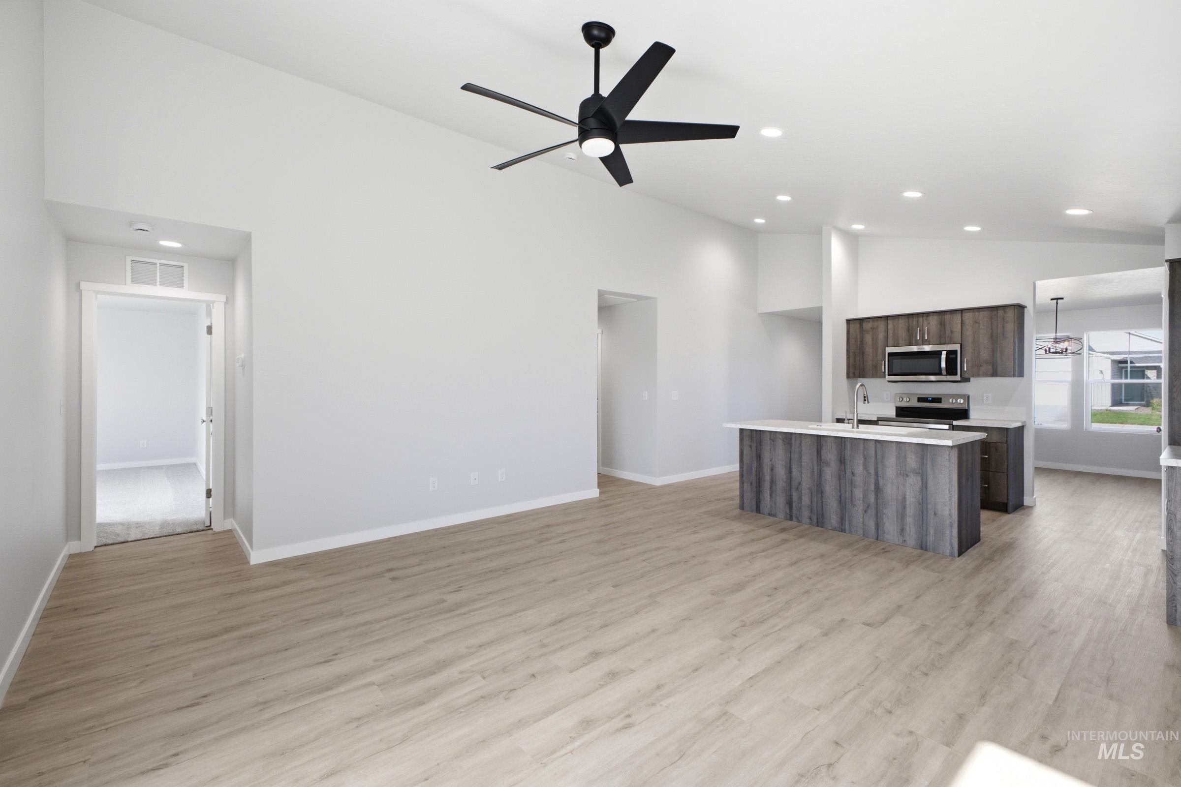 198 N Tideberry Ave, Kuna, Idaho 83634, 3 Bedrooms, 2 Bathrooms, Residential For Sale, Price $419,990,MLS 98999182