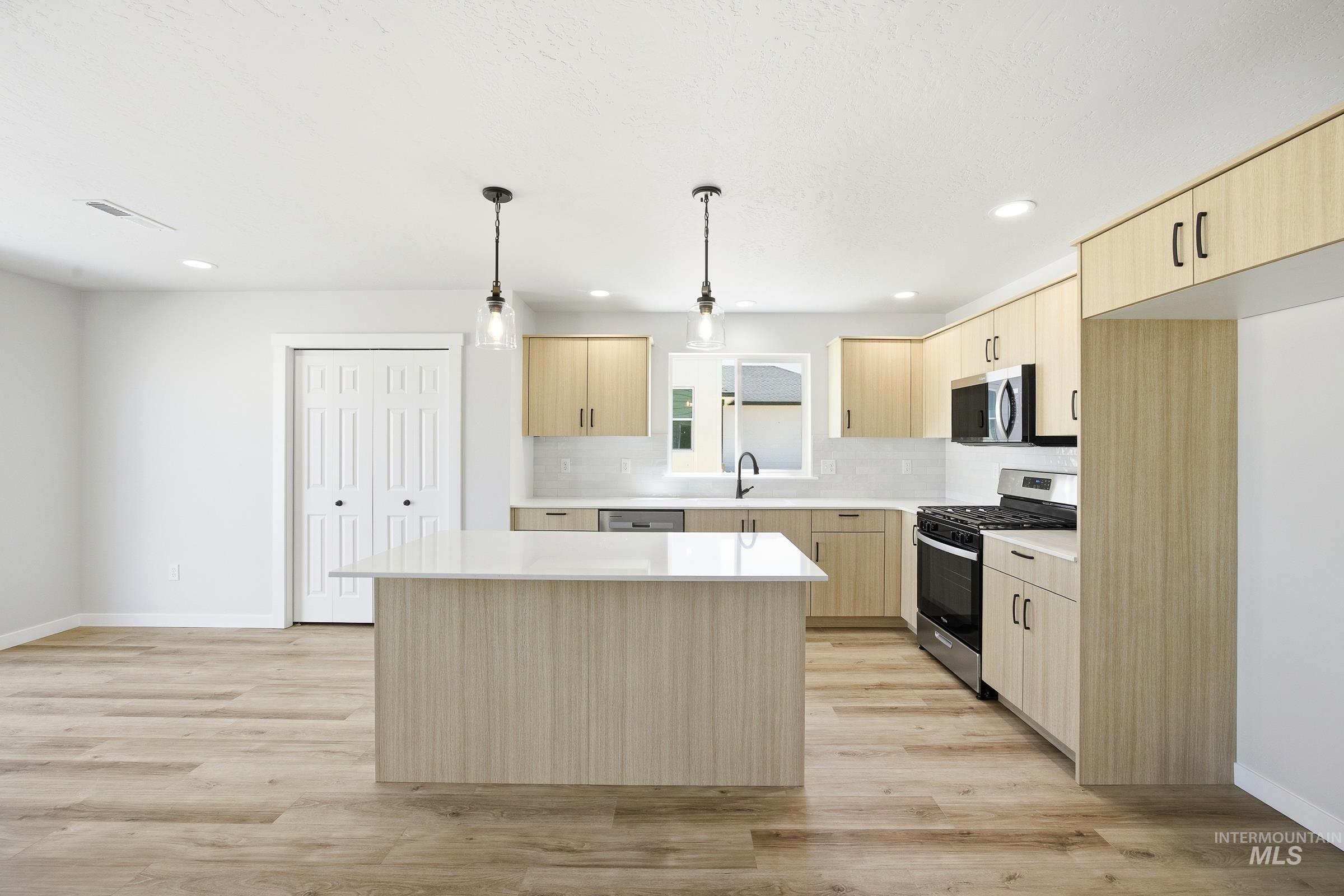 7153 W Blackberry Dr, Boise, Idaho 83709, 5 Bedrooms, 3 Bathrooms, Residential For Sale, Price $664,990, 98999191