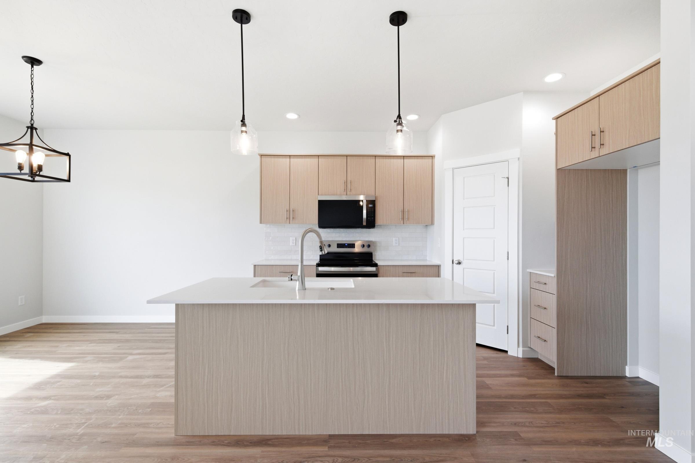 1300 N Coltsfoot Ave, Kuna, Idaho 83634, 3 Bedrooms, 2 Bathrooms, Residential For Sale, Price $475,990, 98999197