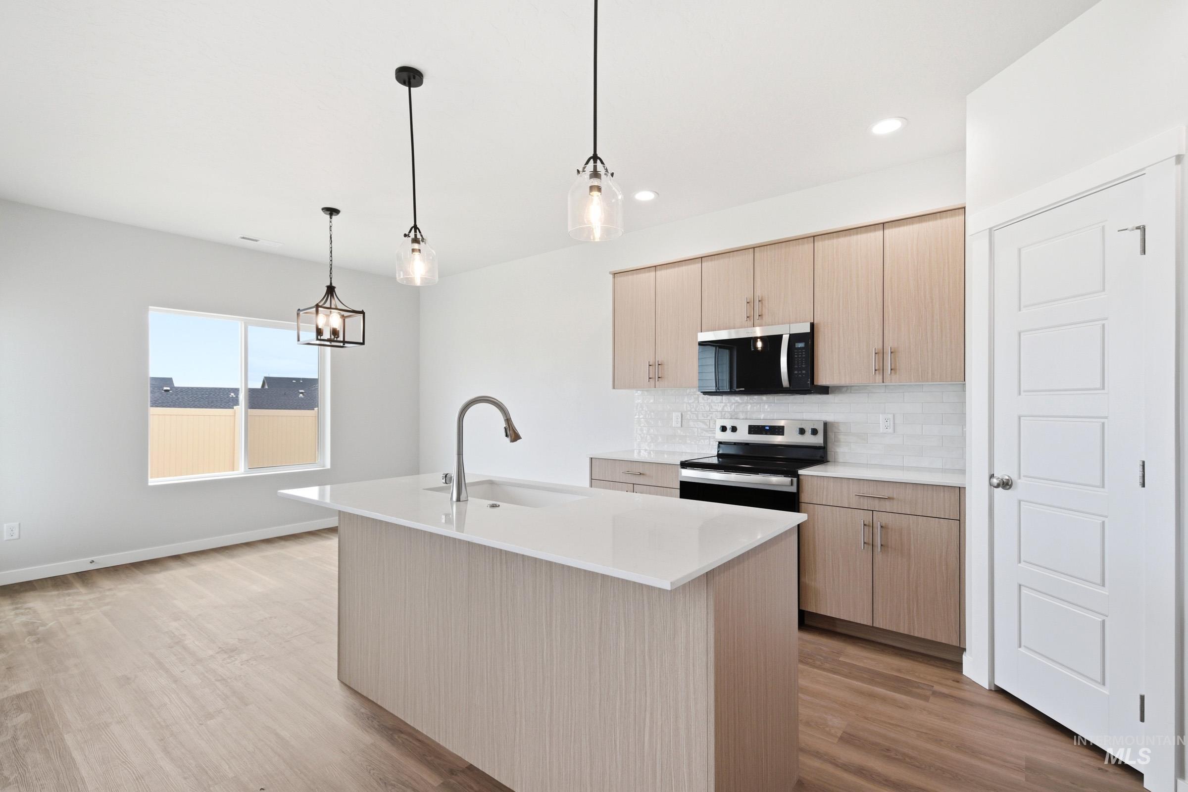 1300 N Coltsfoot Ave, Kuna, Idaho 83634, 3 Bedrooms, 2 Bathrooms, Residential For Sale, Price $475,990, 98999197