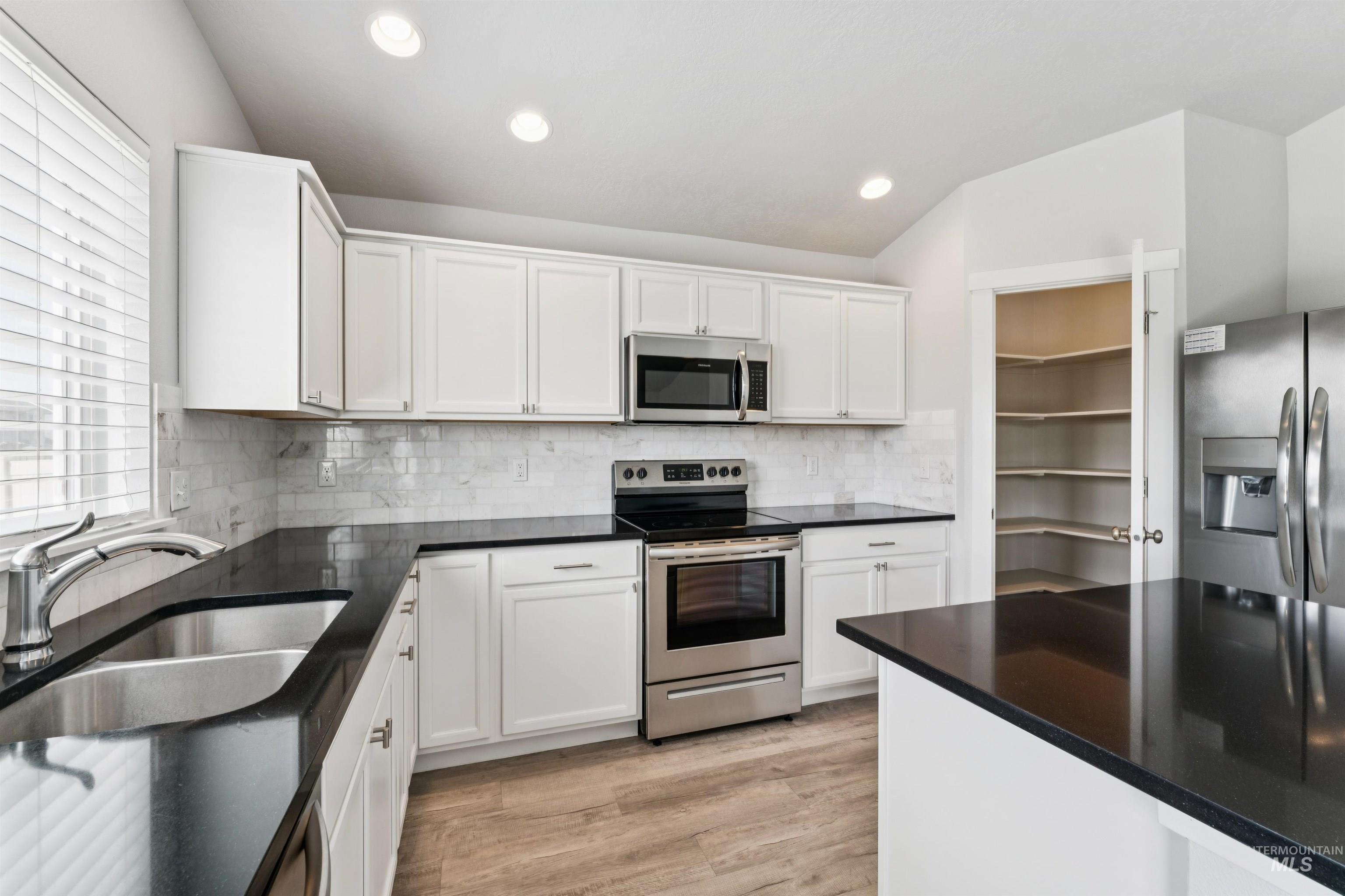 241 S Iceberg Lake Ave, Meridian, Idaho 83642, 4 Bedrooms, 2 Bathrooms, Residential For Sale, Price $539,900,MLS 98999207