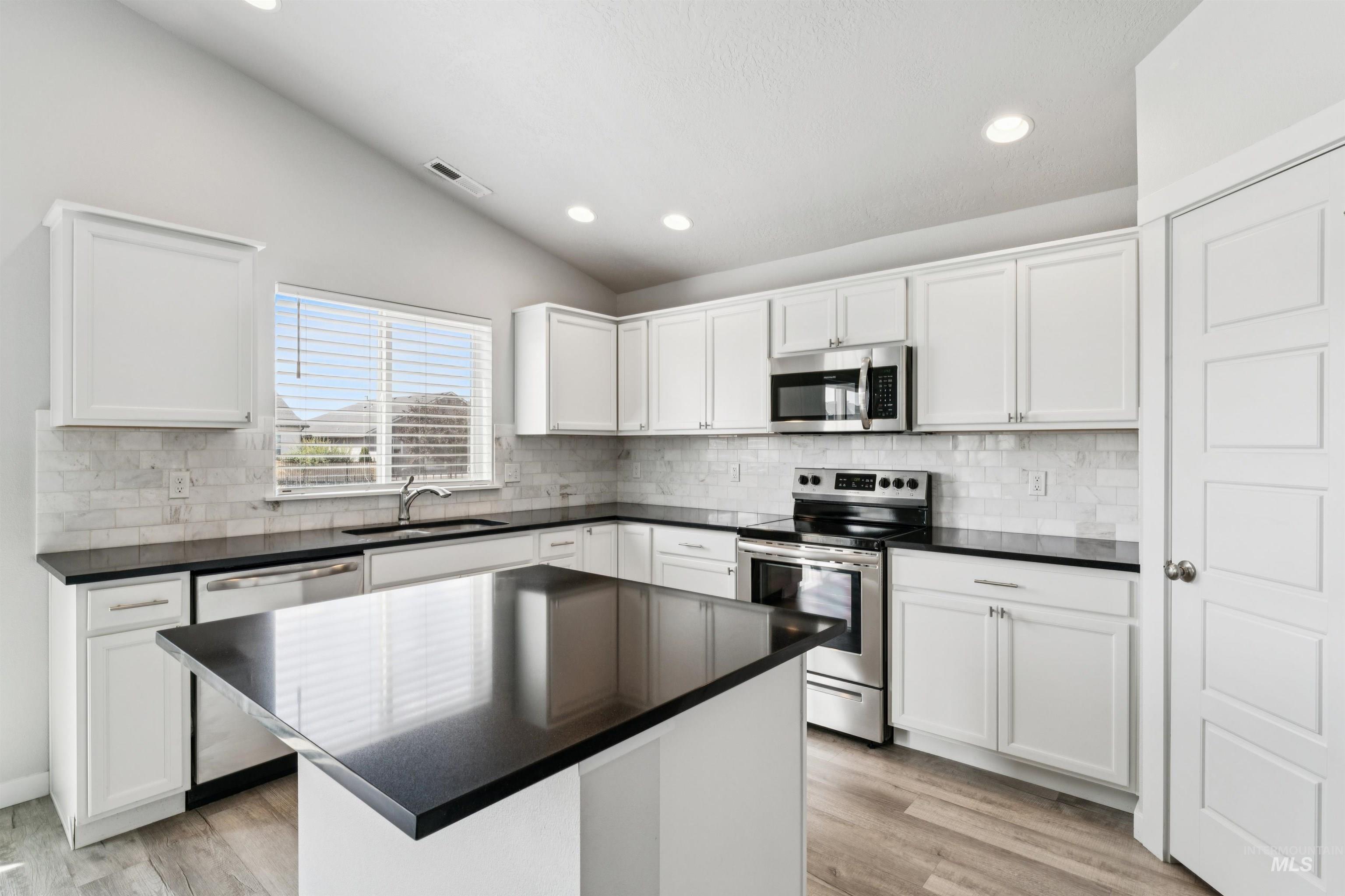 241 S Iceberg Lake Ave, Meridian, Idaho 83642, 4 Bedrooms, 2 Bathrooms, Residential For Sale, Price $539,900,MLS 98999207