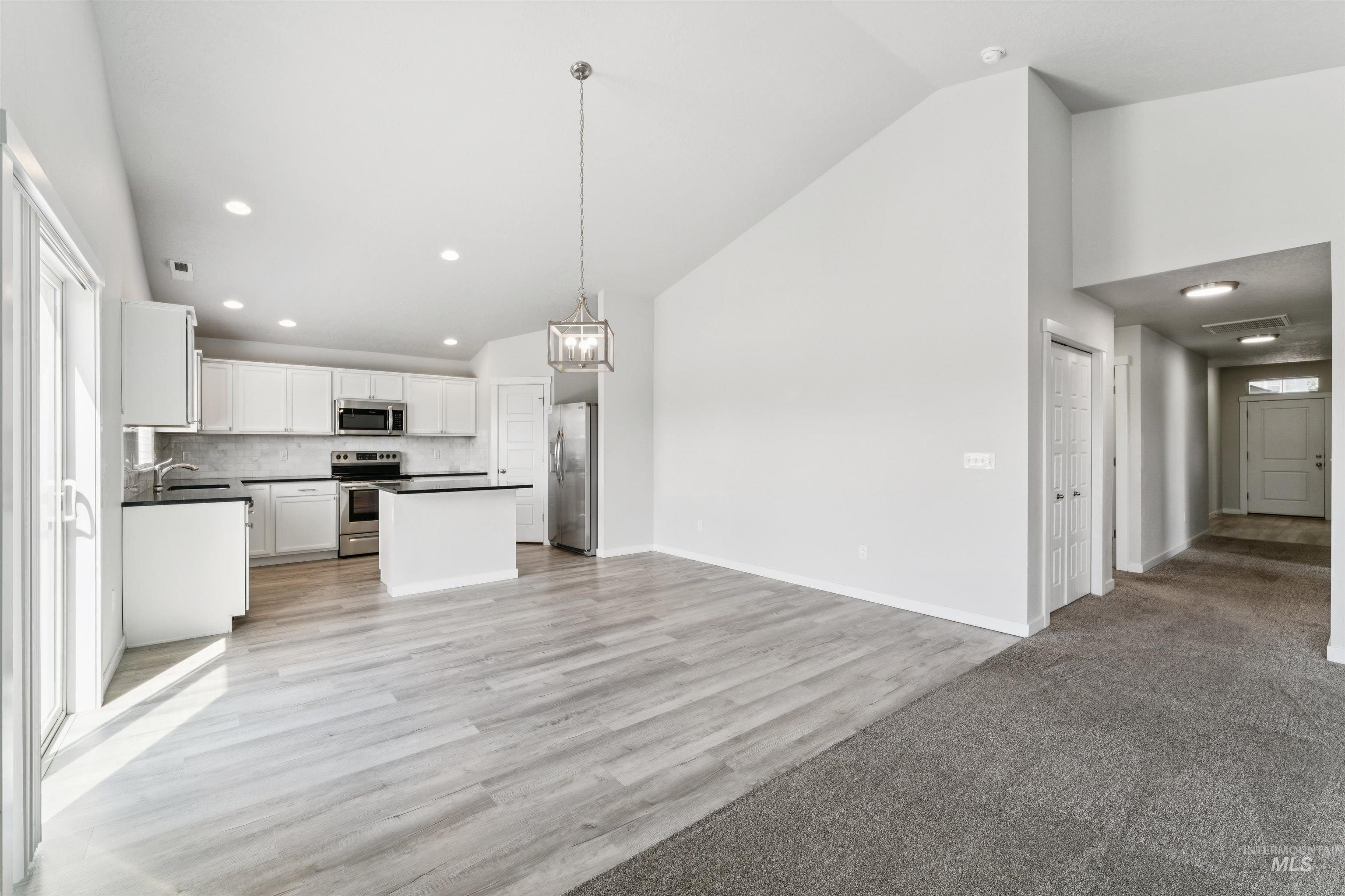 241 S Iceberg Lake Ave, Meridian, Idaho 83642, 4 Bedrooms, 2 Bathrooms, Residential For Sale, Price $539,900,MLS 98999207