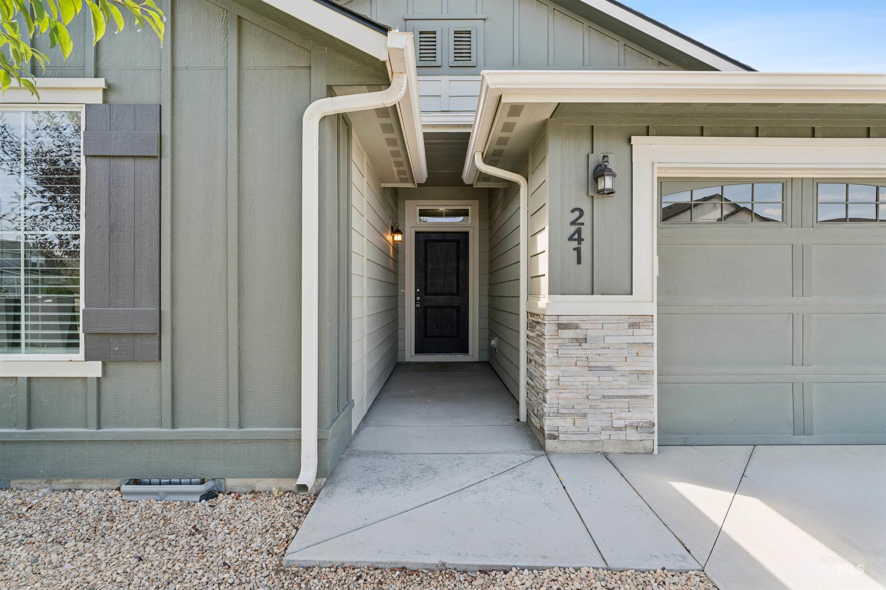 241 S Iceberg Lake Ave, Meridian, Idaho 83642, 4 Bedrooms, 2 Bathrooms, Residential For Sale, Price $539,900,MLS 98999207