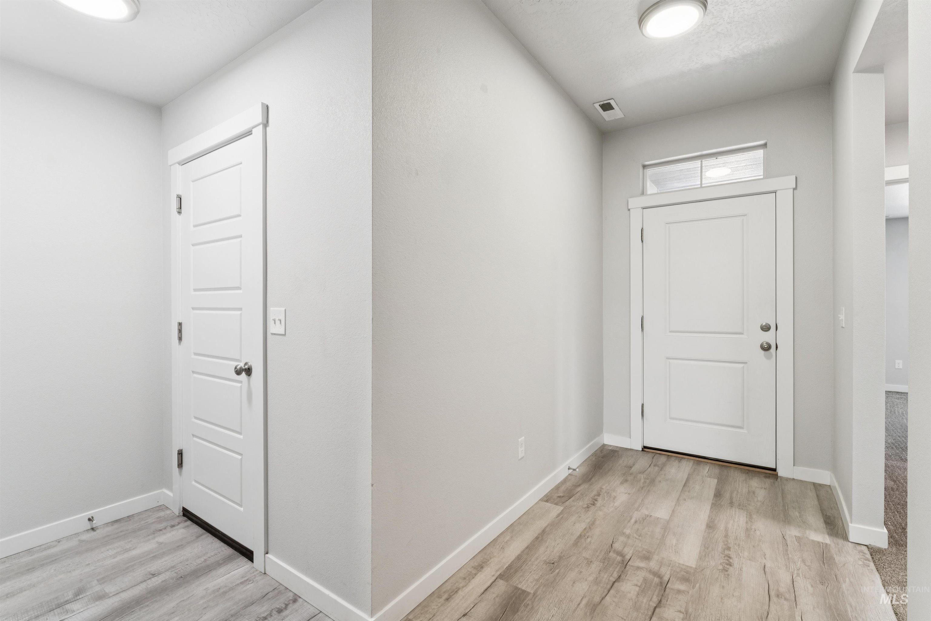 241 S Iceberg Lake Ave, Meridian, Idaho 83642, 4 Bedrooms, 2 Bathrooms, Residential For Sale, Price $539,900,MLS 98999207