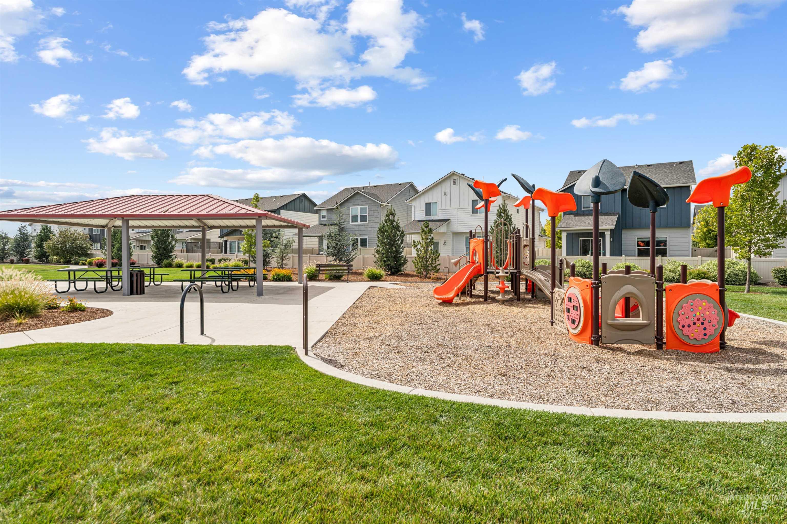 241 S Iceberg Lake Ave, Meridian, Idaho 83642, 4 Bedrooms, 2 Bathrooms, Residential For Sale, Price $539,900,MLS 98999207