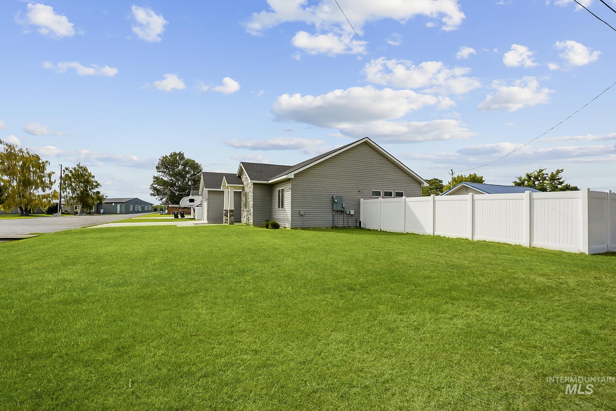 1916 14th Dr, Heyburn, Idaho 83336, 4 Bedrooms, 2 Bathrooms, Residential For Sale, Price $380,000,MLS 98999208