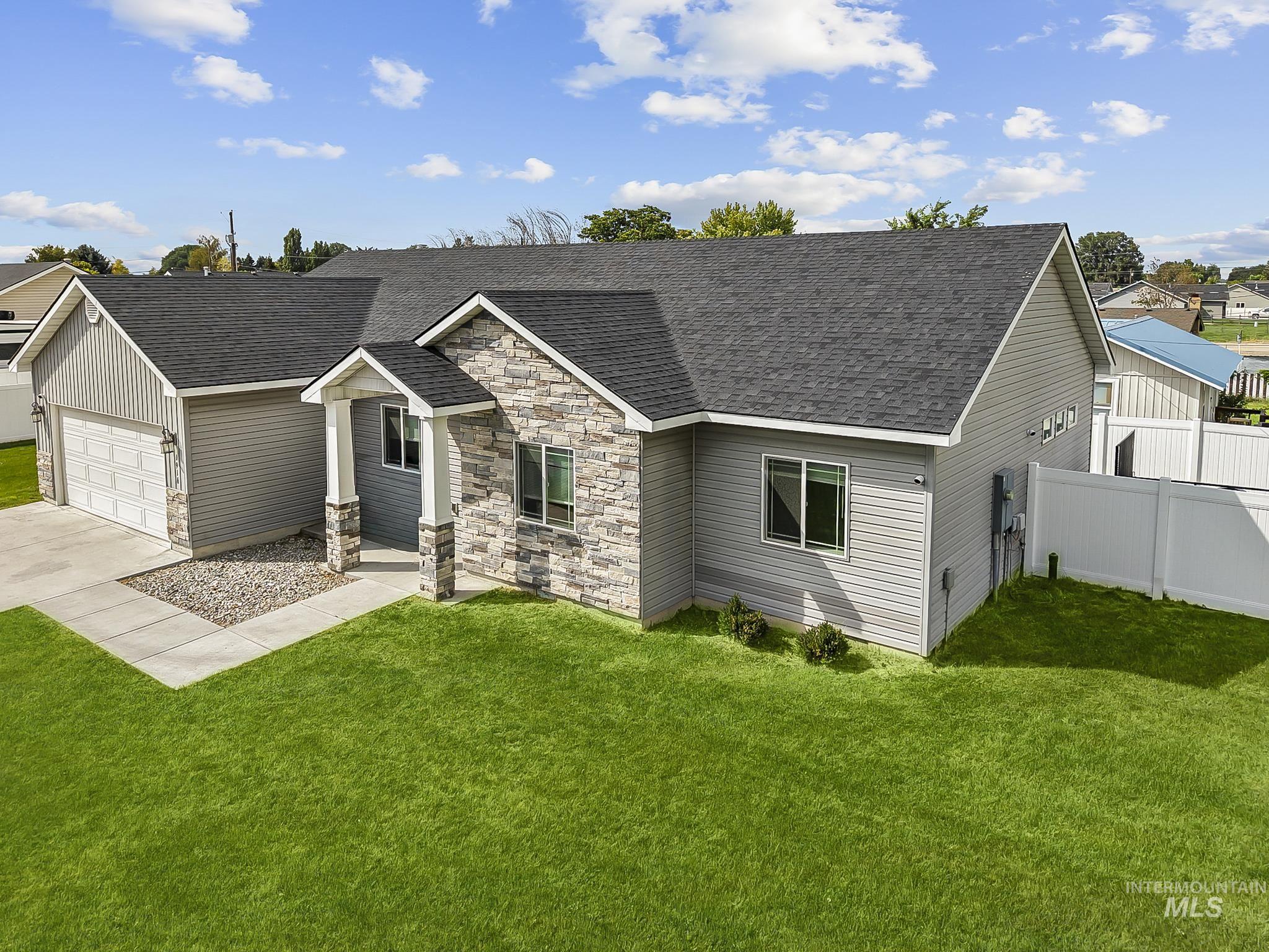 1916 14th Dr, Heyburn, Idaho 83336, 4 Bedrooms, 2 Bathrooms, Residential For Sale, Price $380,000,MLS 98999208