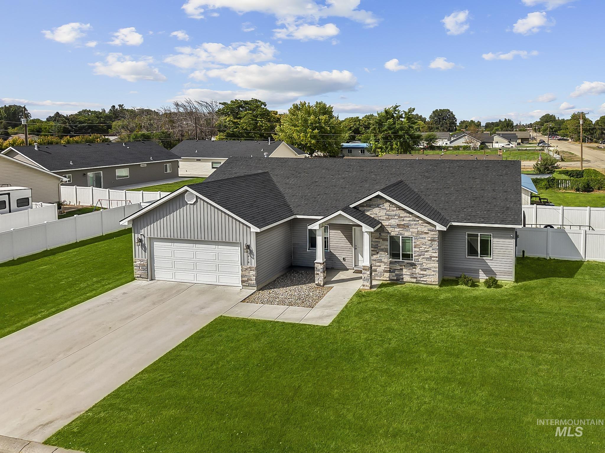 1916 14th Dr, Heyburn, Idaho 83336, 4 Bedrooms, 2 Bathrooms, Residential For Sale, Price $380,000,MLS 98999208
